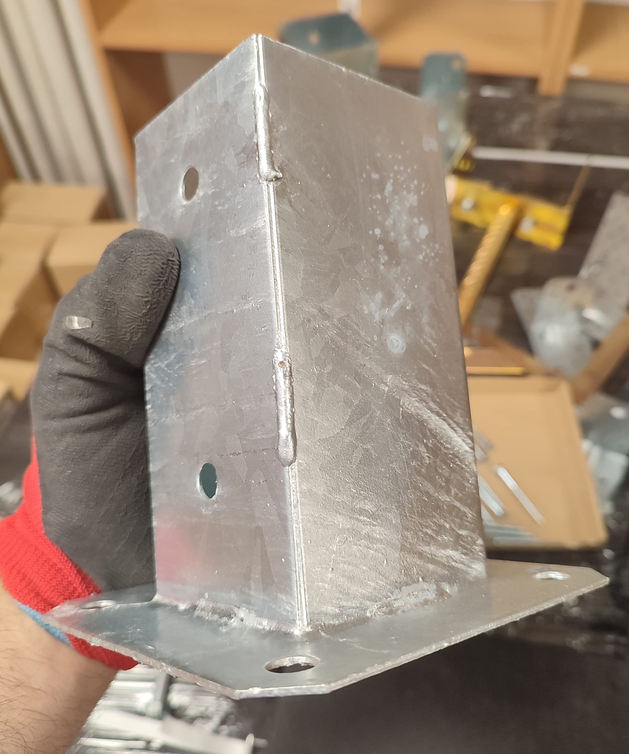 4 postes de soporte para vallas, con pernos, cuadrados, resistentes y galvanizados en caliente, para jardín, tamaño: 70 mm x 70 mm