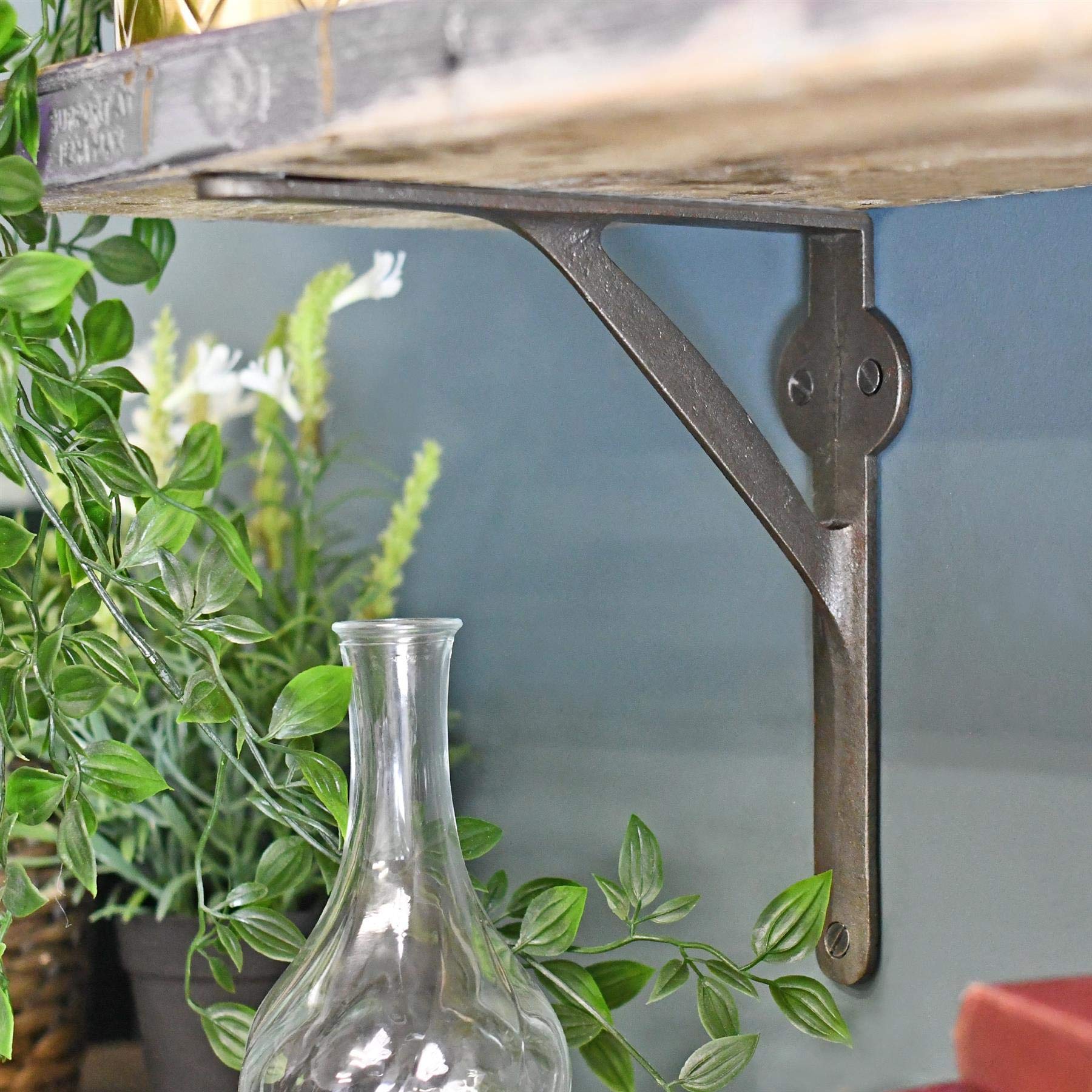 Stylish Cast Iron Gallows Bracket 21 x 21cm