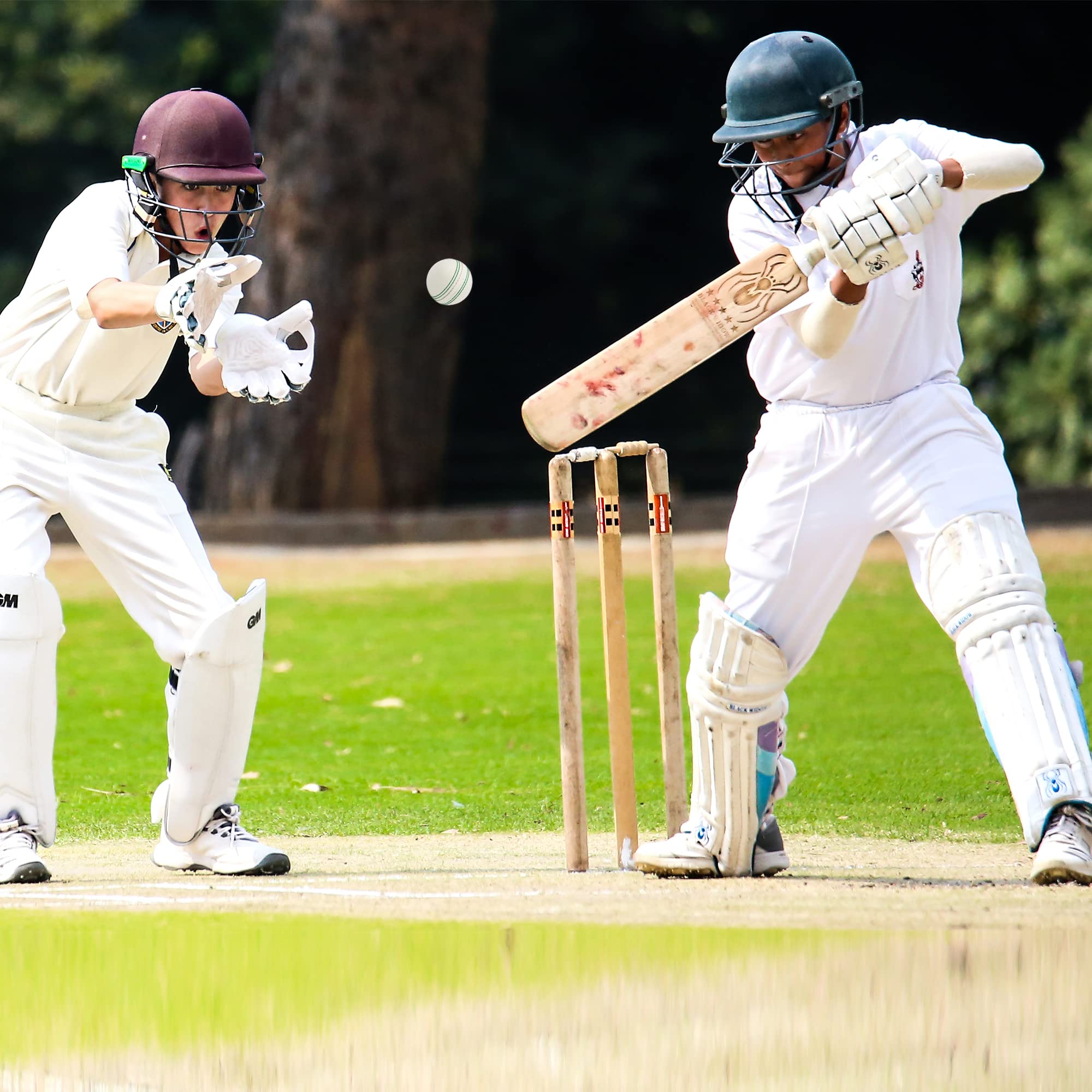 Balle de cricket en caoutchouc souple d'intérieur pour jeunes adultes et juniors, entraînement, excellent rebond avec coutures traditionnelles durables cousues en plein air