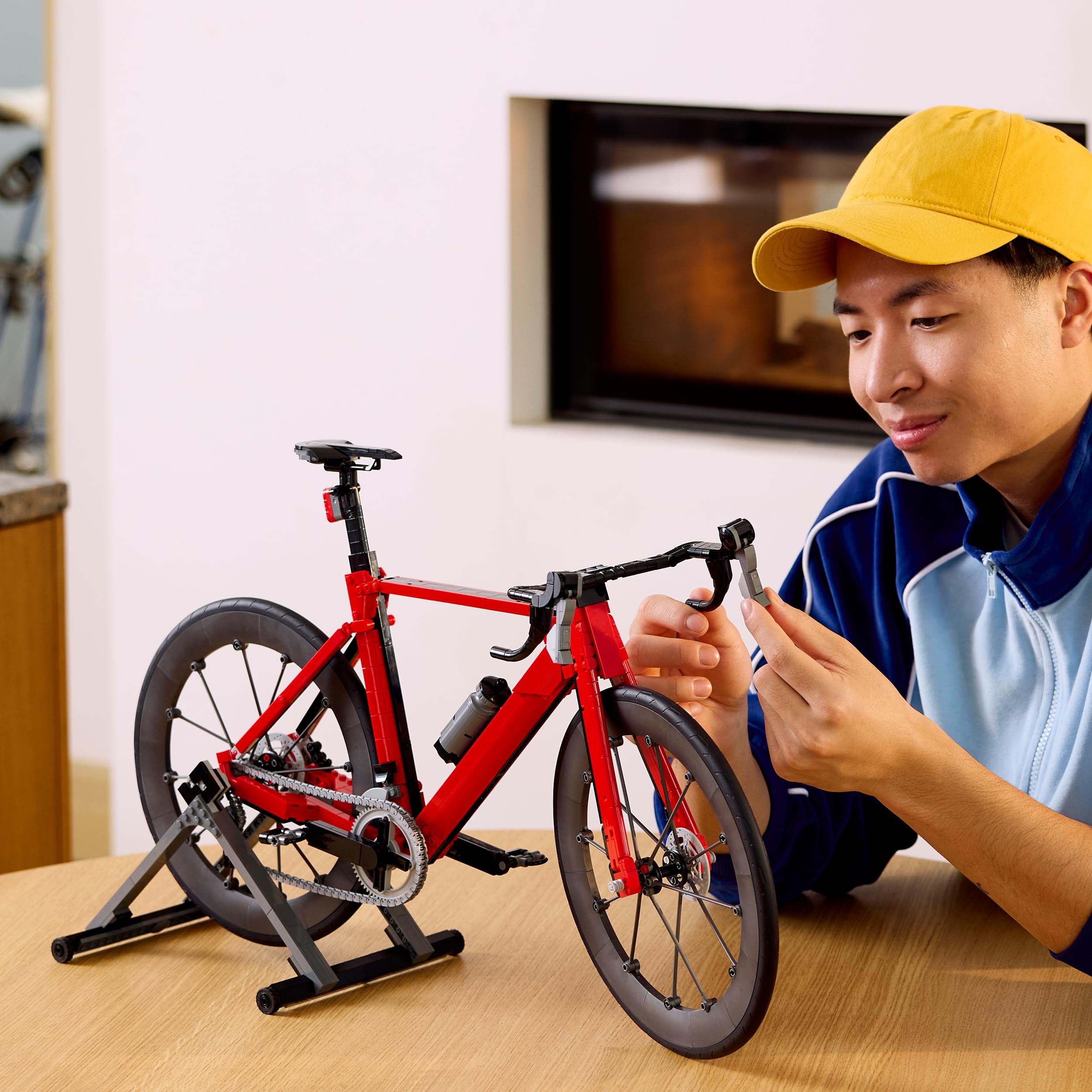 LEGO Icons Le Vélo de Route - Maquette DIY pour Adulte - Pneus en Caoutchouc, Dérailleurs & Support de Roue Arrière - Décoration de Bureau - Cadeau Sportif pour Fan de Cyclisme 11380