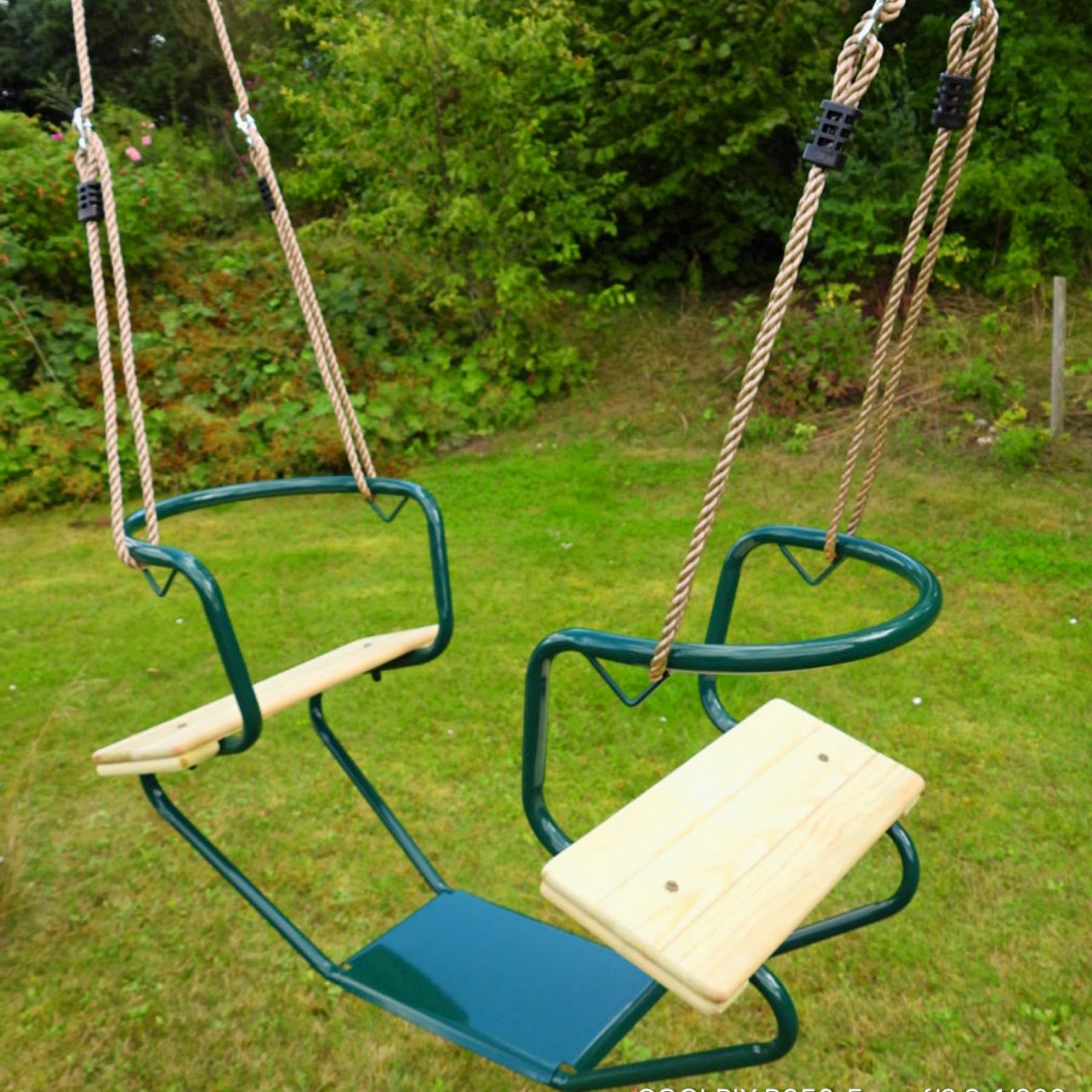 Doppelsitzschaukel Gondelschaukel für 2 Kinder – Pulverbeschichteter Metallrahmen & Kiefernholzsitze – Verstellbare PP-Seile – Outdoor Gartenschaukel Grün – 920 x 440 x 530 mm