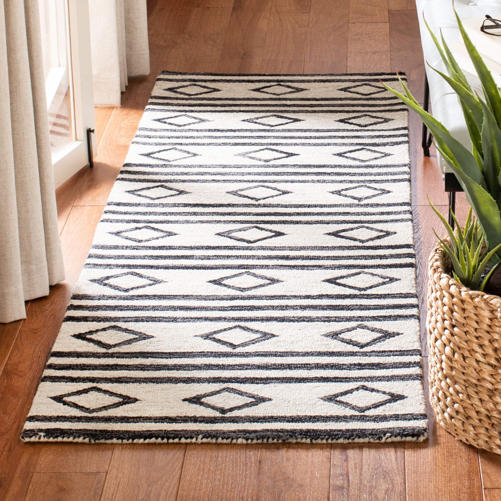 SAFAVIEH Micro-Loop Collection Runner Rug - 2'3" x 7', Ivory & Charcoal, Handmade Moroccan Tribal Wool, Ideal for High Traffic Areas in Living Room,