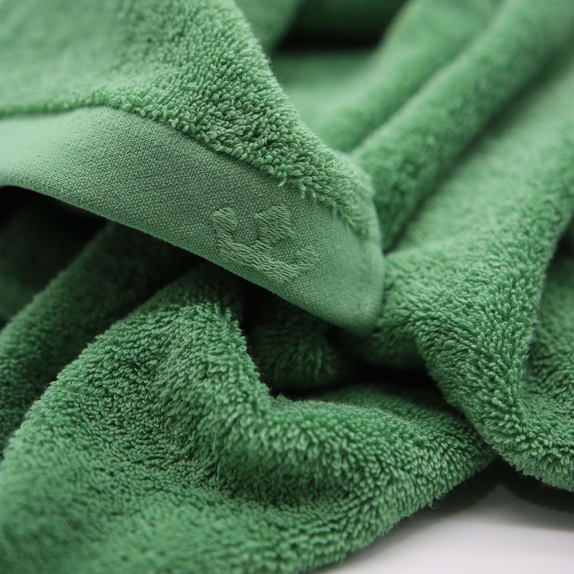 Juego de Toallas Verdes (4 Piezas) | 2 Toallas de Baño Grandes (70x140 cm) + 2 Toallas de Manos (50x100 cm) | 100% Algodón, 500 g/m² | Suaves y Absorbentes | Hechas en Portugal