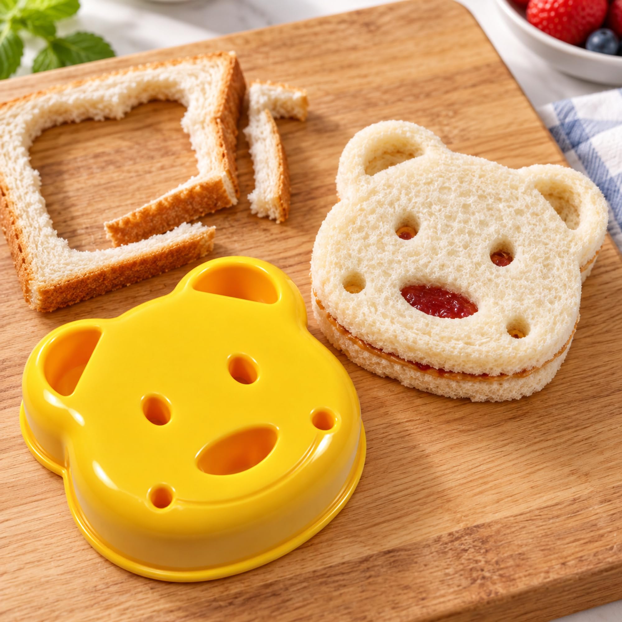 Bear Shaped Plastic Sandwich Cutter for Lunch Preparation, Decorative Food Shaping Tool for Snacks and Packed Meals