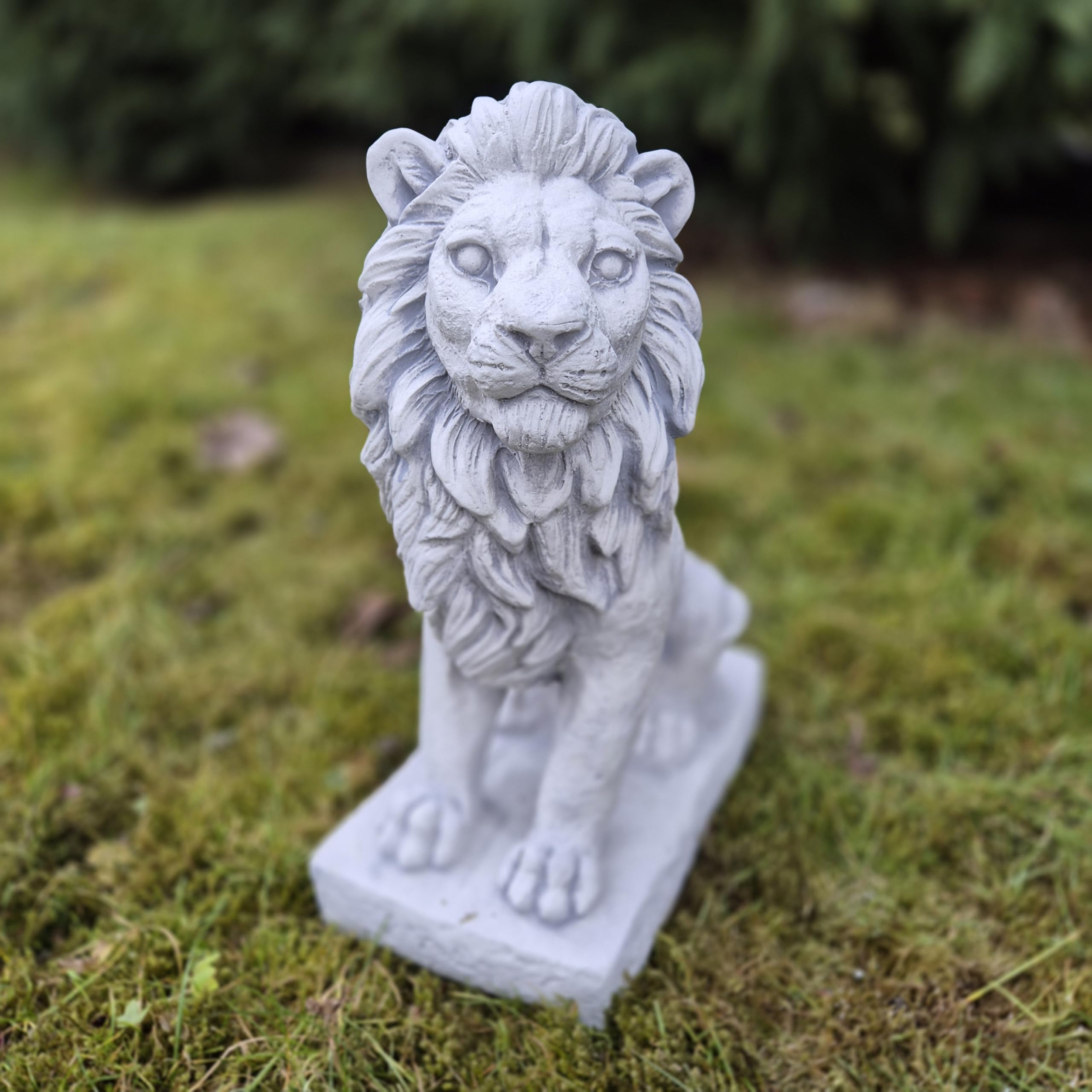 FABRIQ Löwe Steinfigur Links 36 cm – 11 kg – Wetterfest & frostsicher – Massive Steinguss Gartendeko in Grau