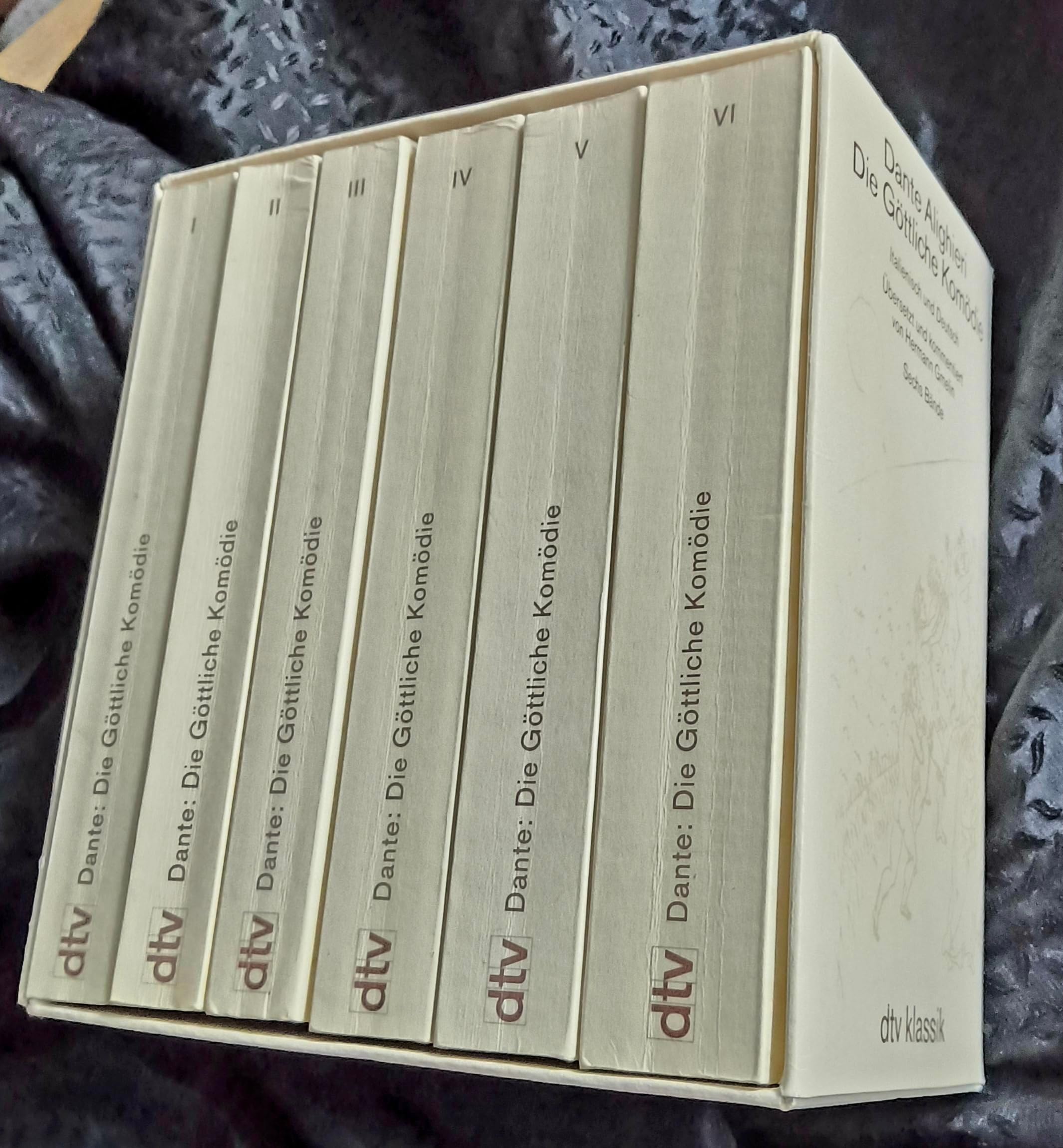Die Göttliche Komödie. Italienisch und Deutsch. Übersetzt und kommentiert von Hermann Gmelin (vollständige Ausgabe, Text und Kommentar, fotomechanischer Nachdruck), 6 Bde. (dtv Kassettenausgaben)