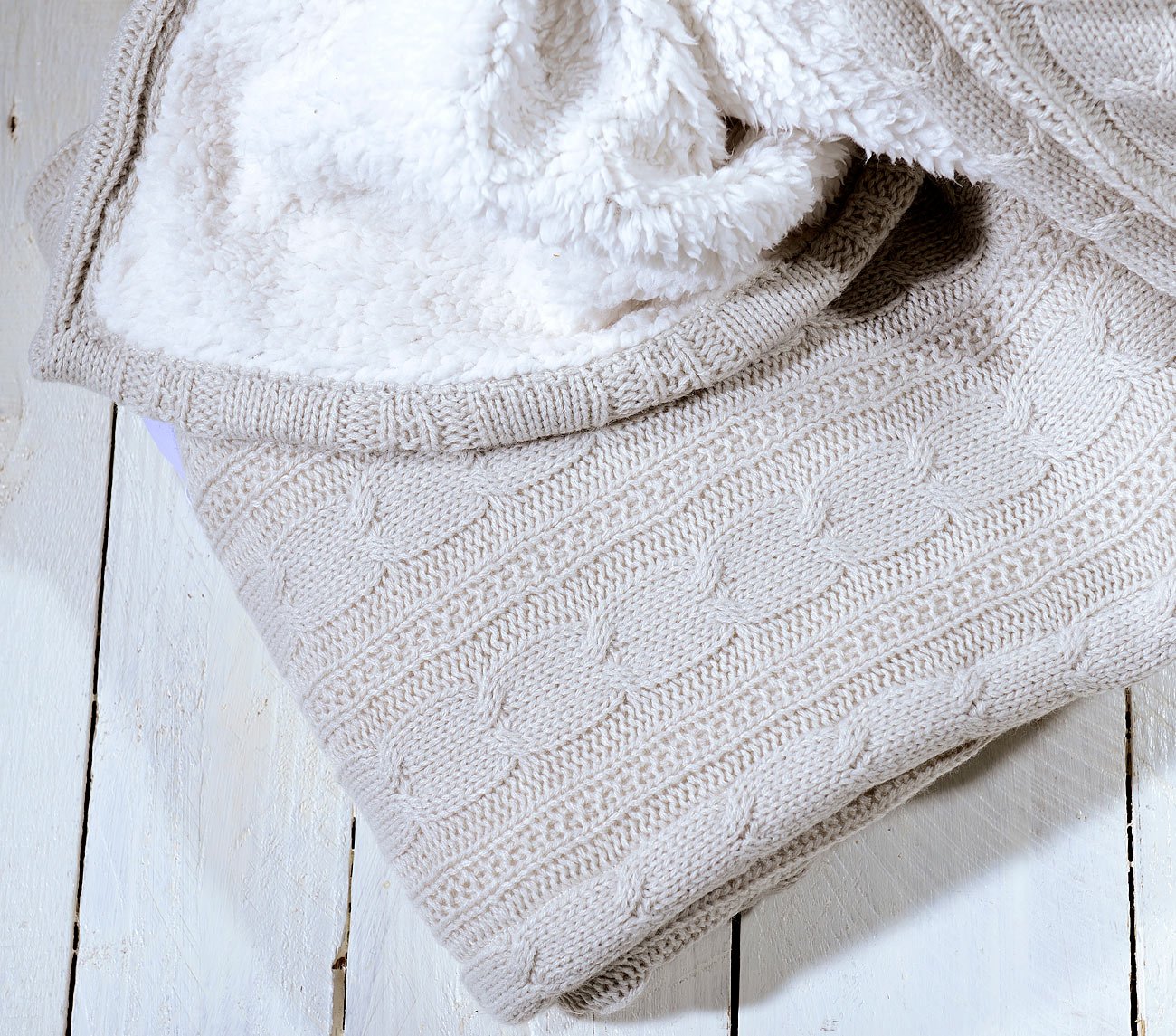 Coperta Copriletto Morbida Effetto Agnello con Motivo a Trecce 150 x 180 cm Beige