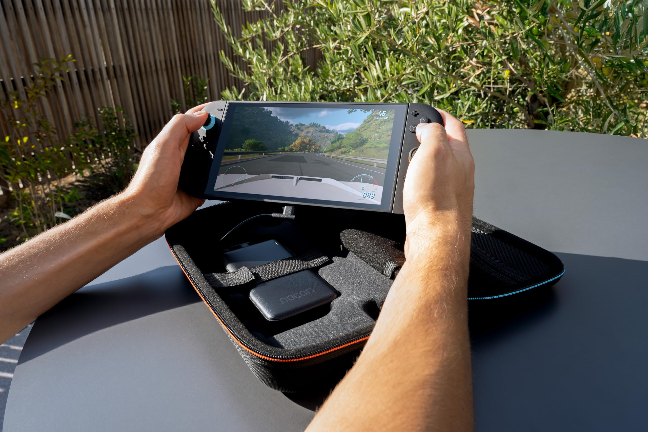 NACON - Custodia di ricarica per Nintendo Switch 2 con batteria da 10.000 mAh, custodia rigida per il trasporto di 10 giochi, compatibile con switch Series (OLED, Lite) - SWITCHNEWCHARGECASE