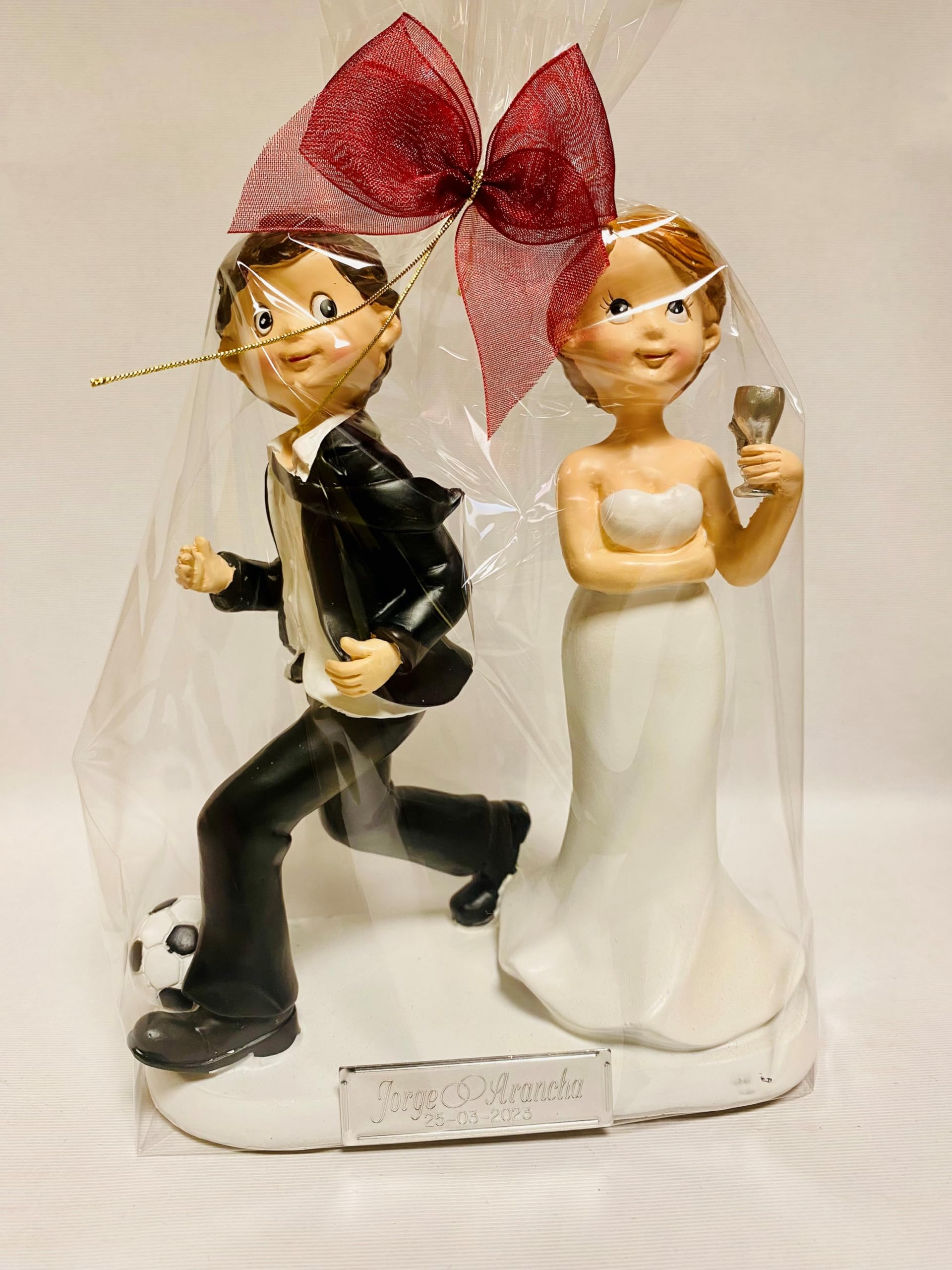 Figura Boda Divertida Tarta Novios Fútbol GRABADA personalizada con nombres y fecha para pastel