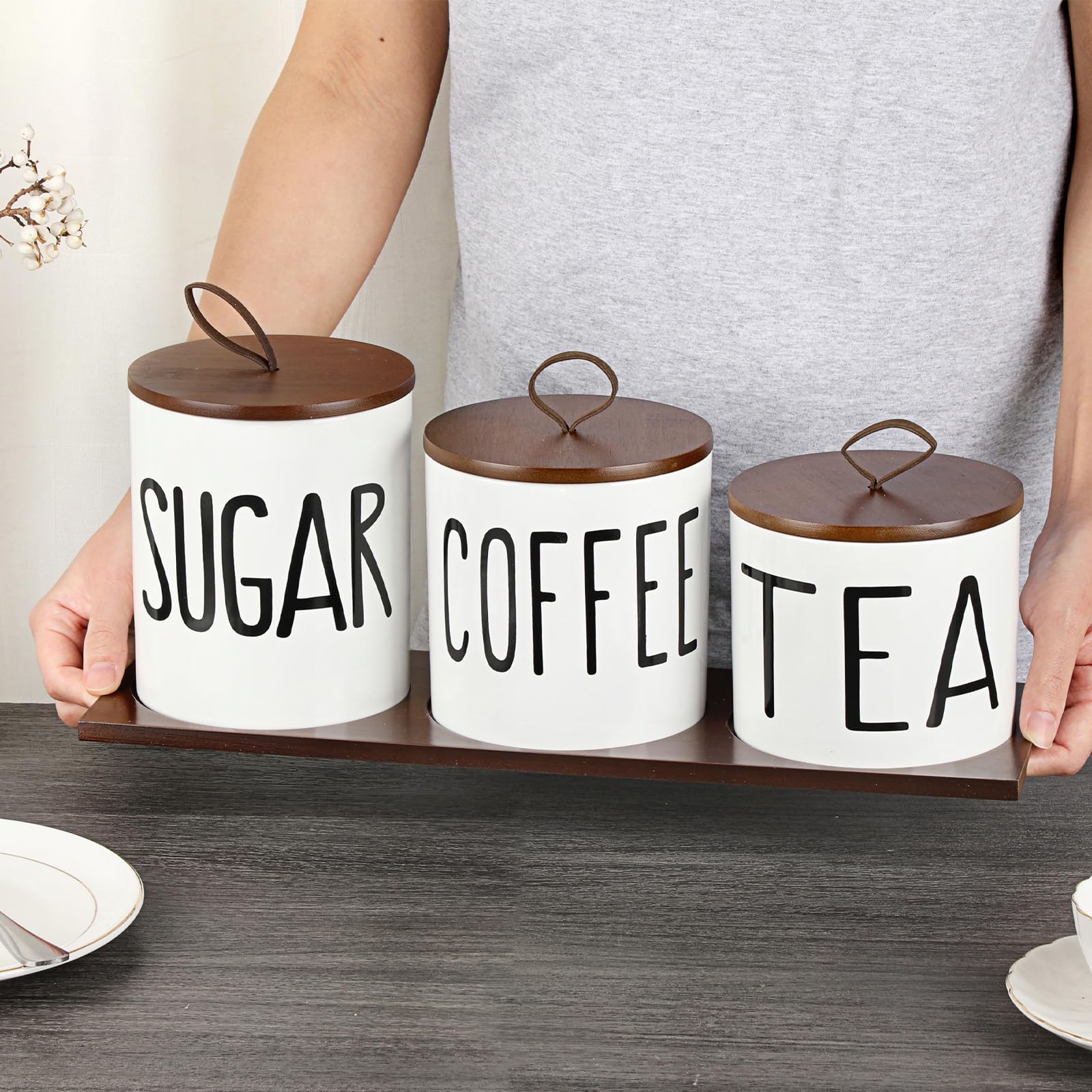 BTSKY Set di 3 contenitori da cucina in ceramica bianca – 3 misure ermetiche per zucchero, caffè, tè, con coperchio e vassoio in legno, barattoli per alimenti