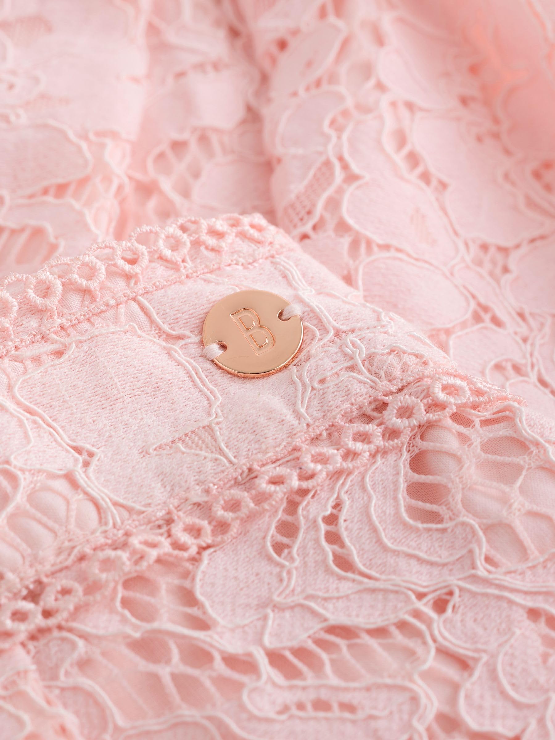 Conjunto de 2 piezas de camiseta con cuello halter para niña con encaje y pantalones cortos