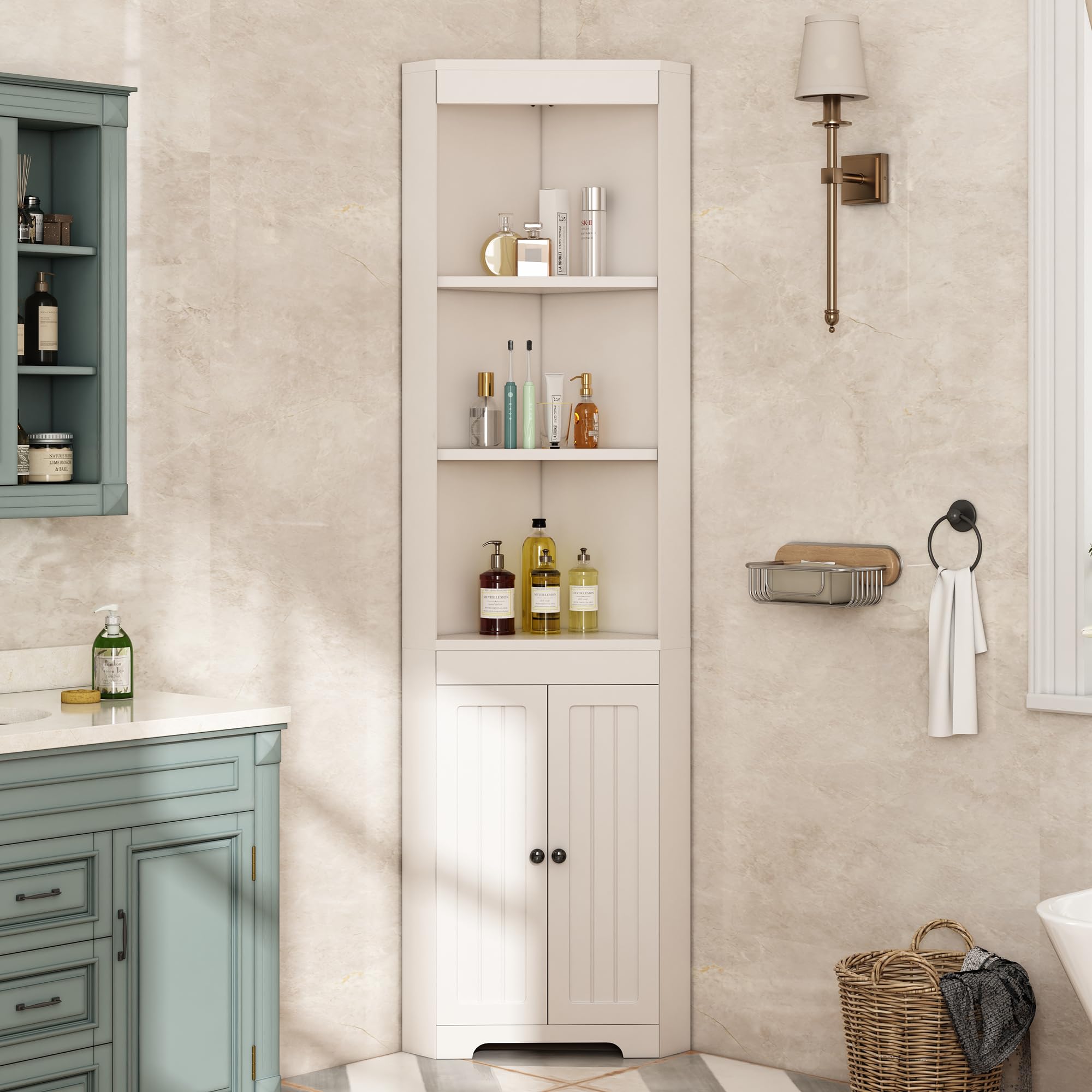 SogesHome Badezimmerschrank hoch mit offenen Regalfächern und Tür, platzsparender Eckschrank aus MDF, Feuchtigkeitsgeschützt, Einlegeböden höhenverstellbar, Weiß, Modernes Design (Weiß)