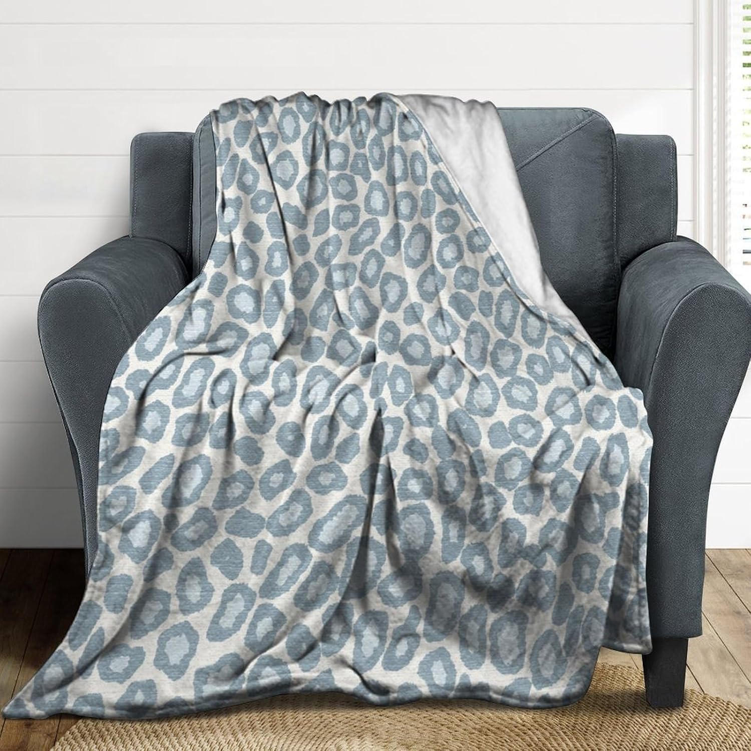 ArogGeld Light Blue Cheetah Print Spots Flannel Blanket Cheetah Leopard Print Animal Warm Throw Blanket for Camping and Travel for Winter 60x80in Christmas Housewarming Gift to Mom Dad