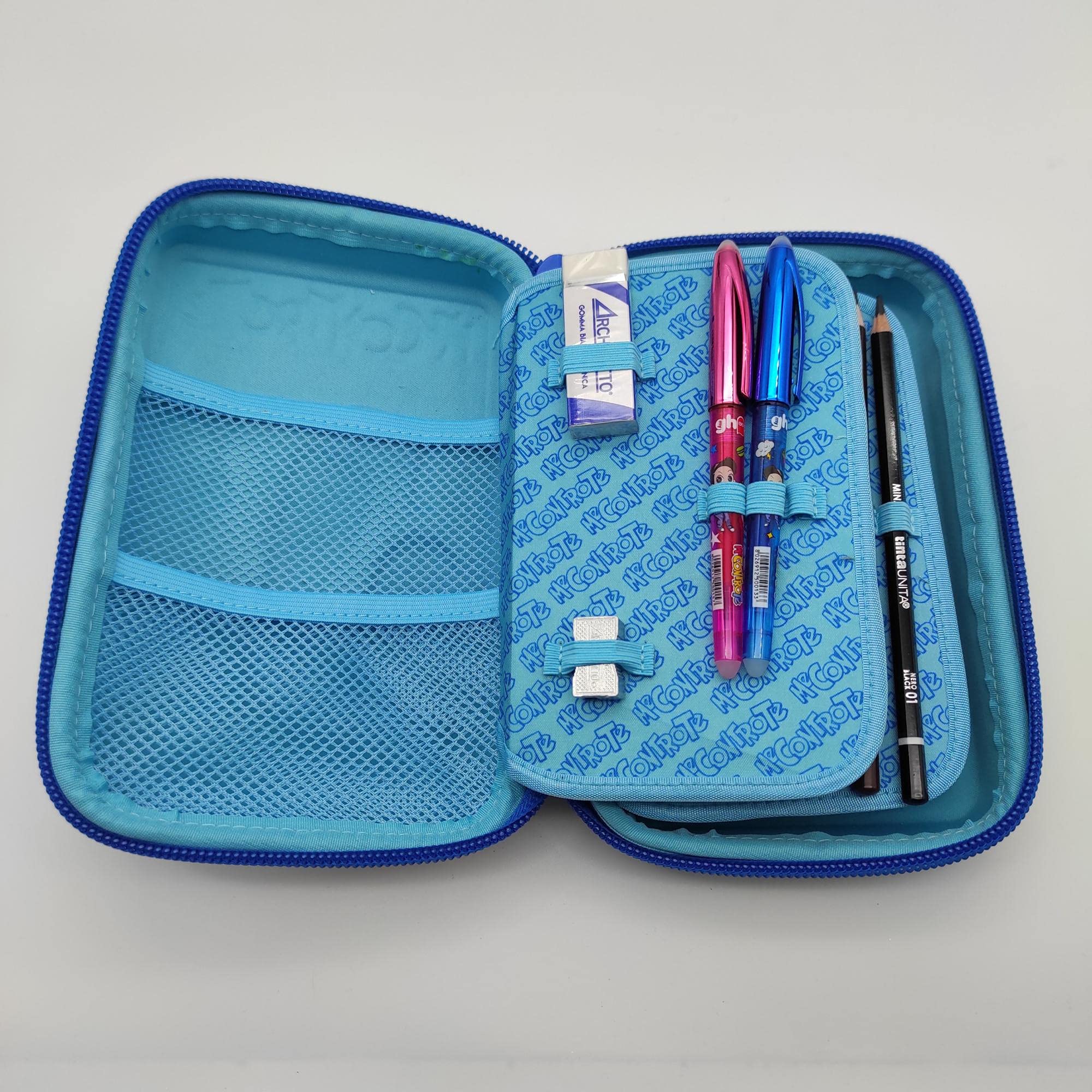 ME CONTRO TE ASTUCCIO ONE TIME RIGIDO COMPLETO CON UNA ZIP GRANDE COLORE AZZURRO LUI' E SOFI'