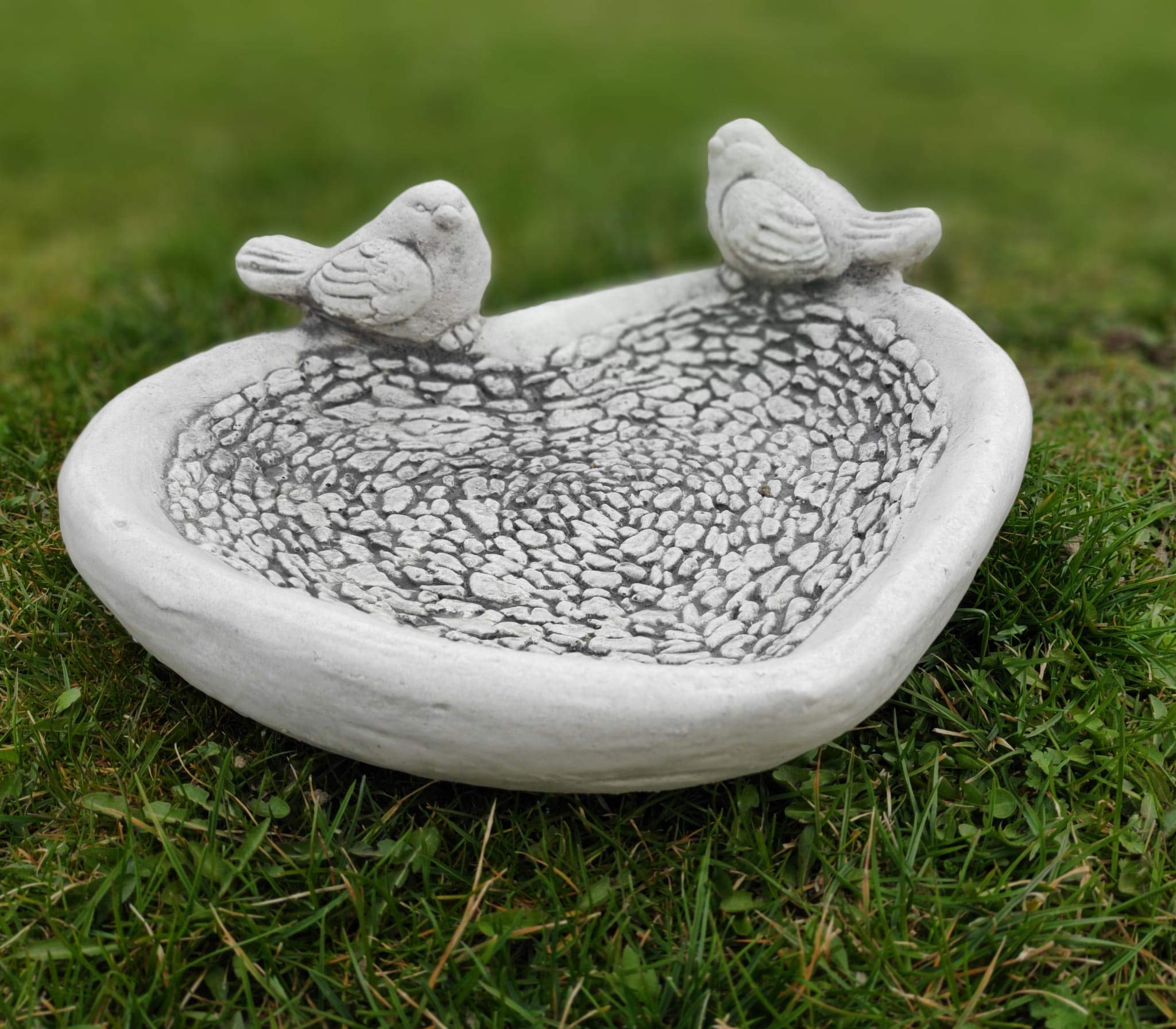 Decorazione da Giardino in Pietra per Uccelli Bagno - Cuore con Uccelli