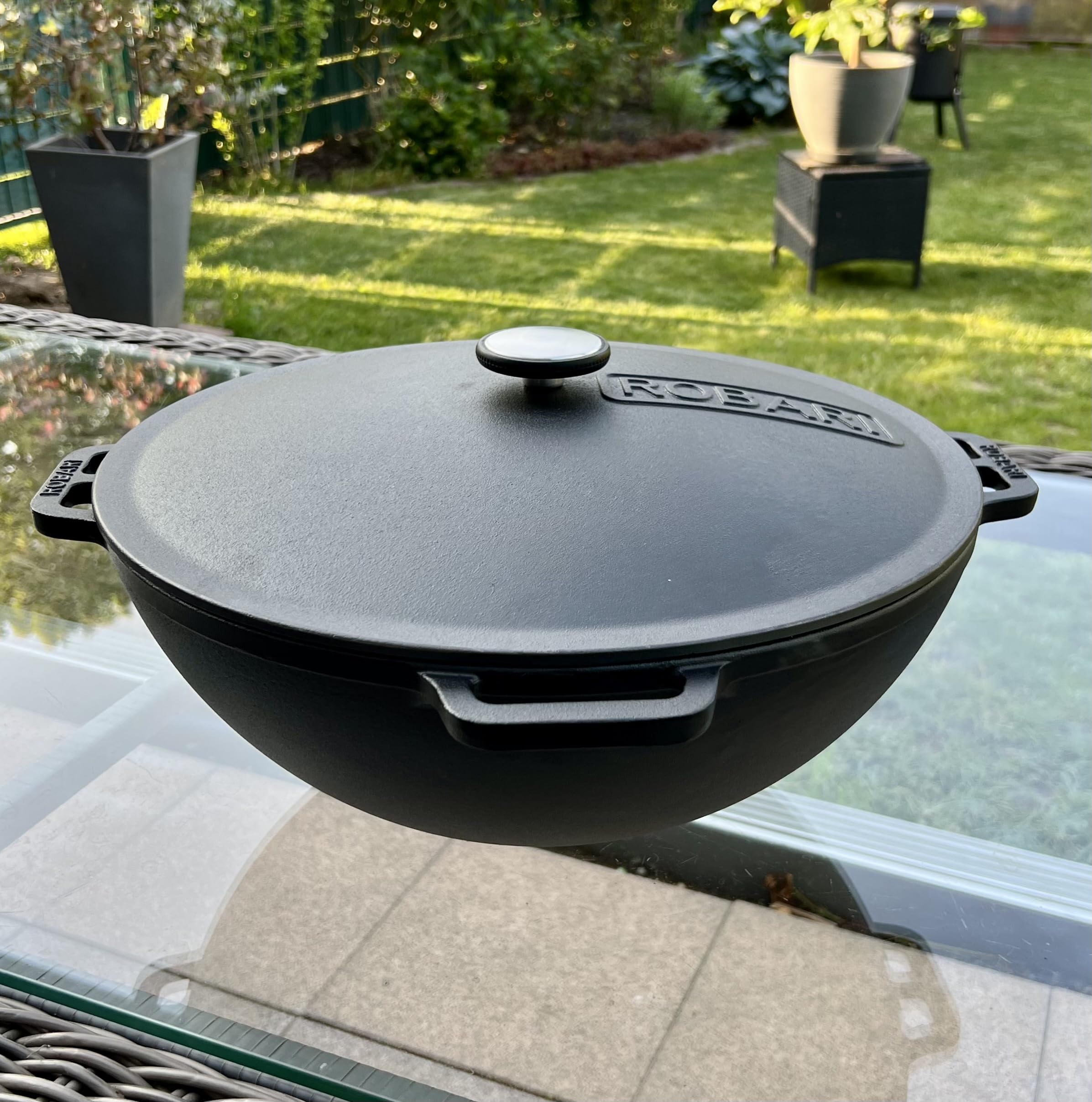 Gusseisen Kazan mit Deckel | Traditioneller Gusstopf | Kasan mit abgeflachtem Boden | Grillwok schwarz 12 L | Traditioneller Gusstopf, Abgeflachter Boden, Grillwok, Höhe 16 cm