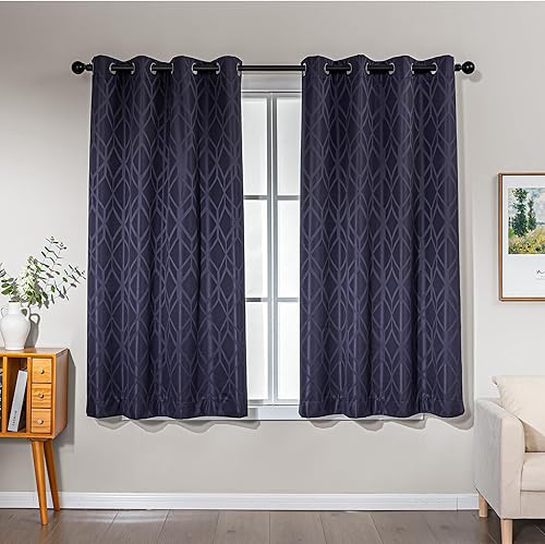 Miniatura 14 de Amazon Basics Cortinas Jacquard 100% opacas de 2 piezas, cortinas para sala de estar y dormitorio, tratamiento de ventana con aislamiento térmico,