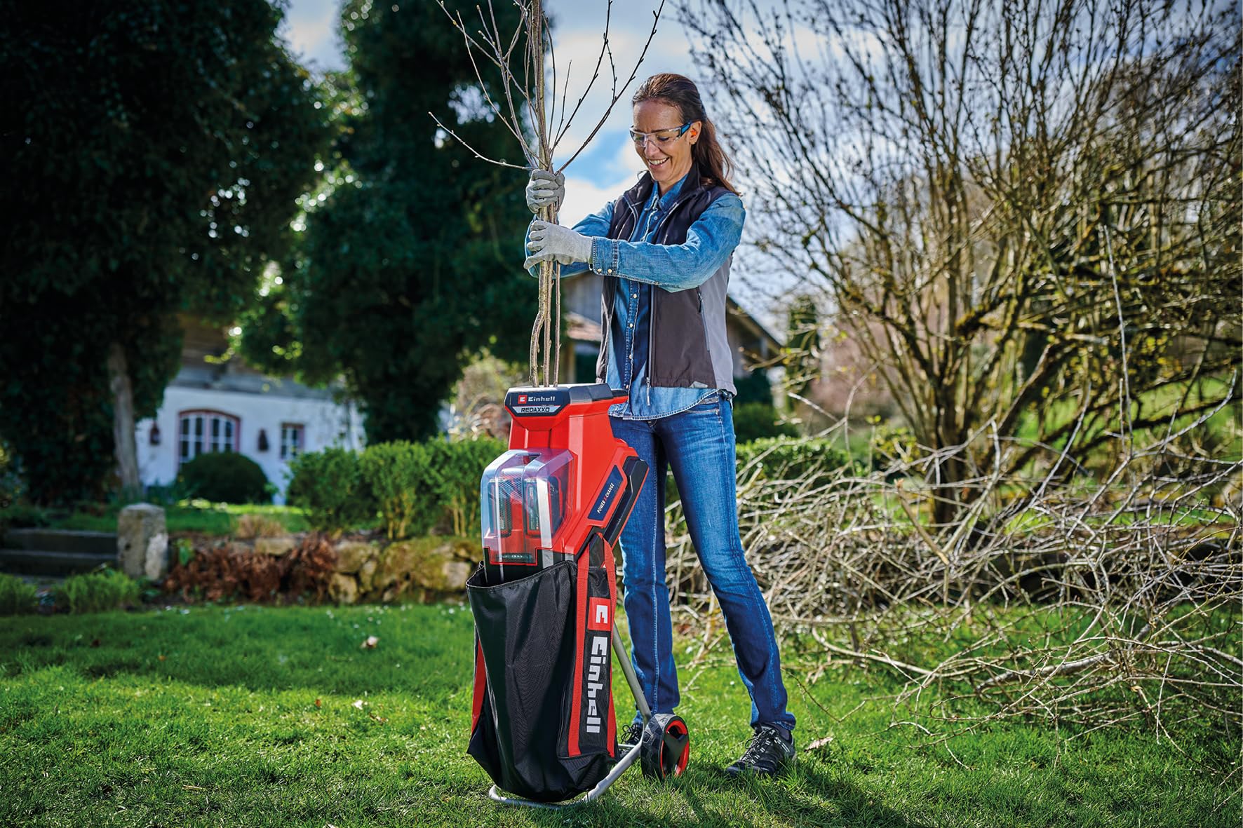 Einhell Broyeur de végétaux sans fil REDAXXO 36/25 Solo Power X-Change (36V, 3 lames réversibles en acier spécial, sac collecteur 55 L) Livré sans Batterie ni Chargeur