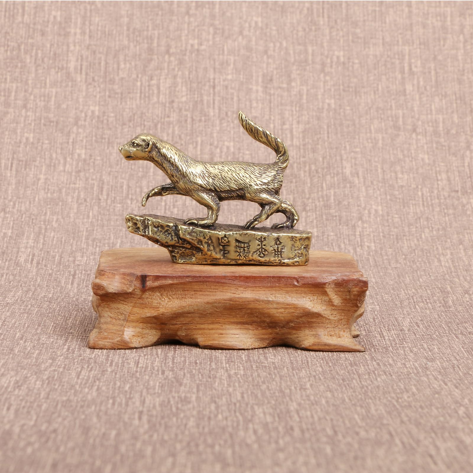 NBKLSWSUI Handmade Brass Creative Honey Badger Ornament Sculpture Figurine Copper Small Sculpture For Living Room Home Office Desk Bedroom New Homeowners Feng Shui Sculptural
