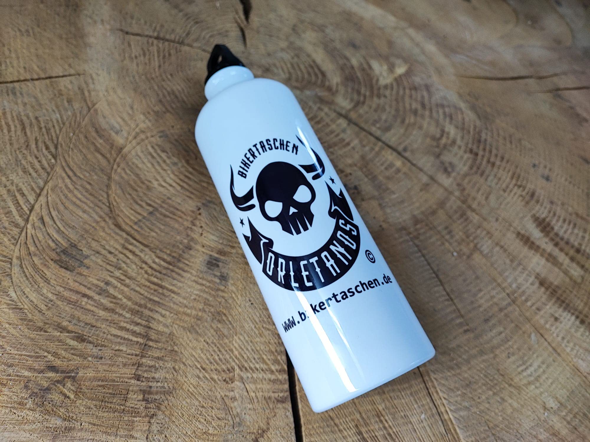 Benzinflasche Aluminium 800ml weiß mit Skull kompatibel mit Harley Davidson Schwingentaschen Seitentasche Satteltaschen Sportster Softail Rocker Biker Alu Flasch