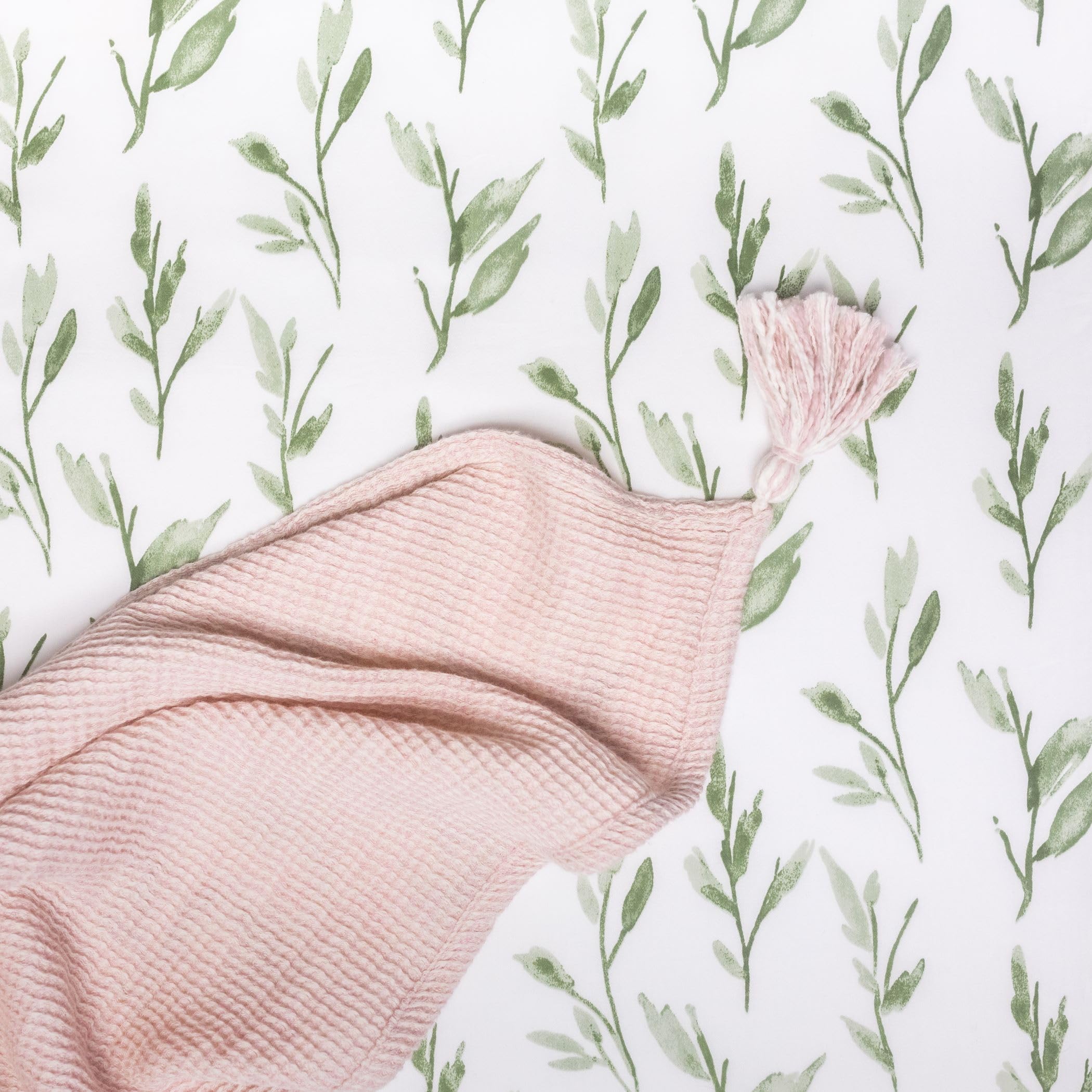 Parker Leaf Fitted Crib Fitted Sheet, Natural - Image 3
