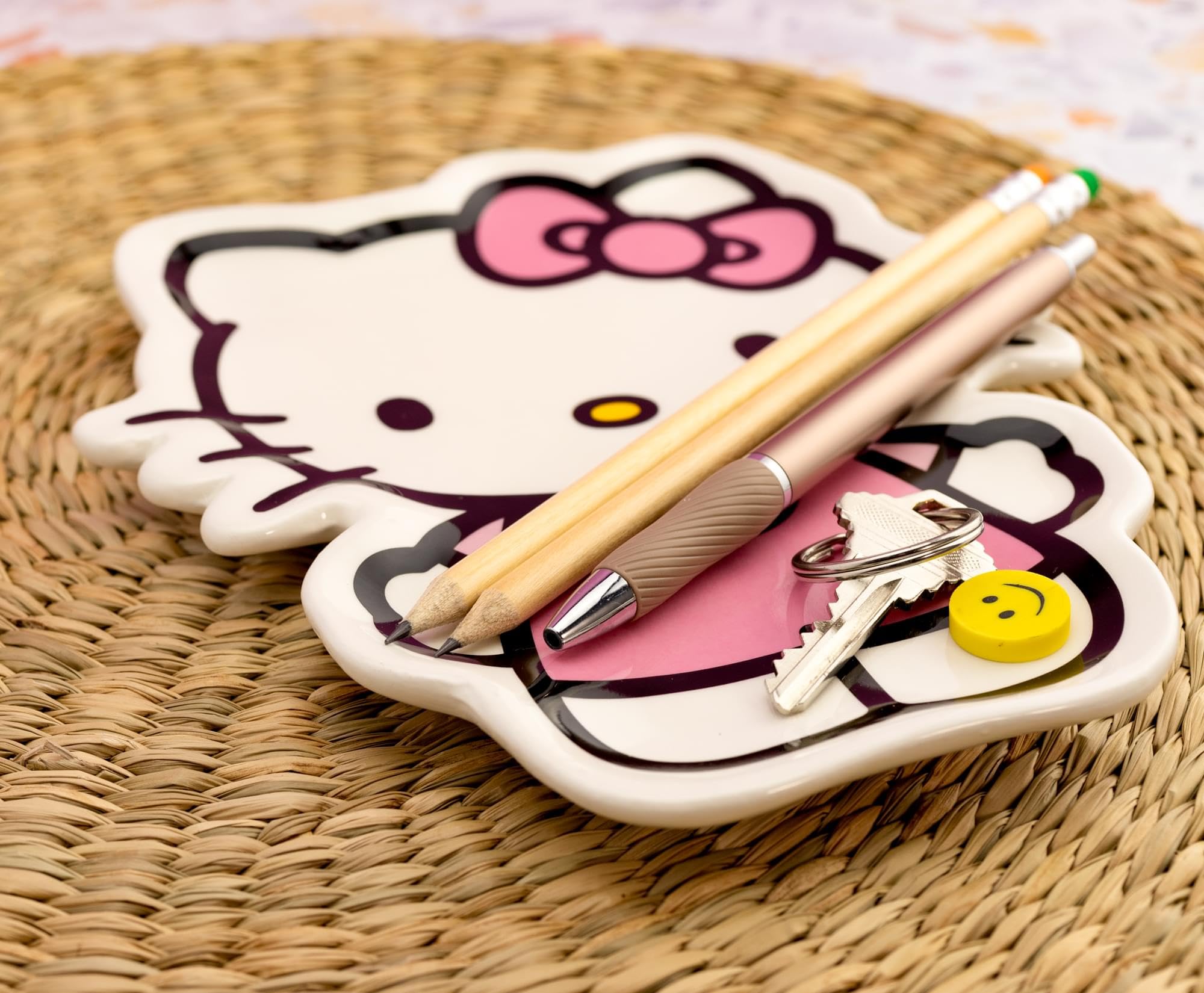 Amazon.com: Sanrio Hello Kitty Pink Outfit Sculpted Ceramic  display picture 1