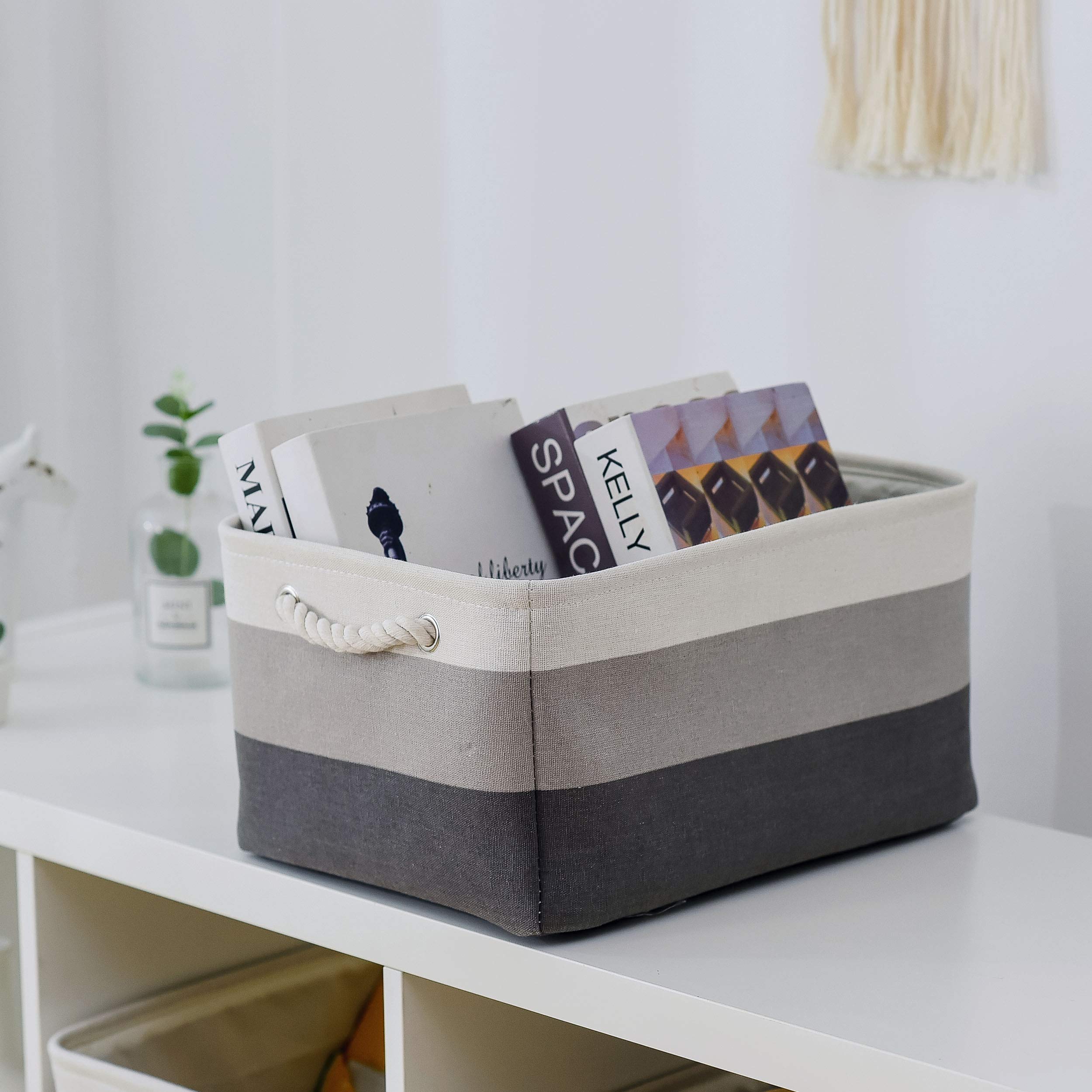 Winter Shore Ceste Portaoggetti Grigie [4 Pezzi] - Cassette Plastica Intrecciate per Organizzare Scaffali, Armadio e Cucina, Sottolavello, Lavanderia, Camera da Letto, Bagno - 29 x 22,5 x 12 cm