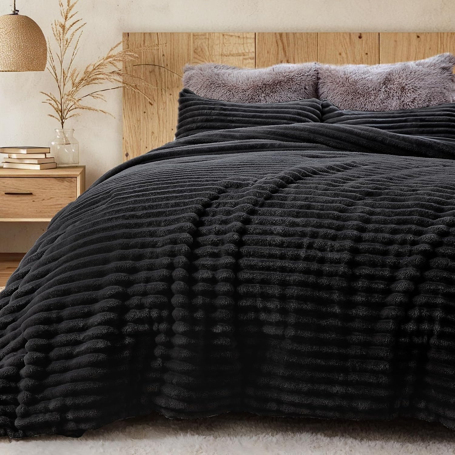 Sasttie Fluffy Comforter Set Queen 3 Pieces - Super Soft & Fuzzy Black Comforter Set for Winter Warm Fleece Bedding, 1 Luxury Heavy Faux Fur Down Alternative Comforter with 2 Pillow Cases