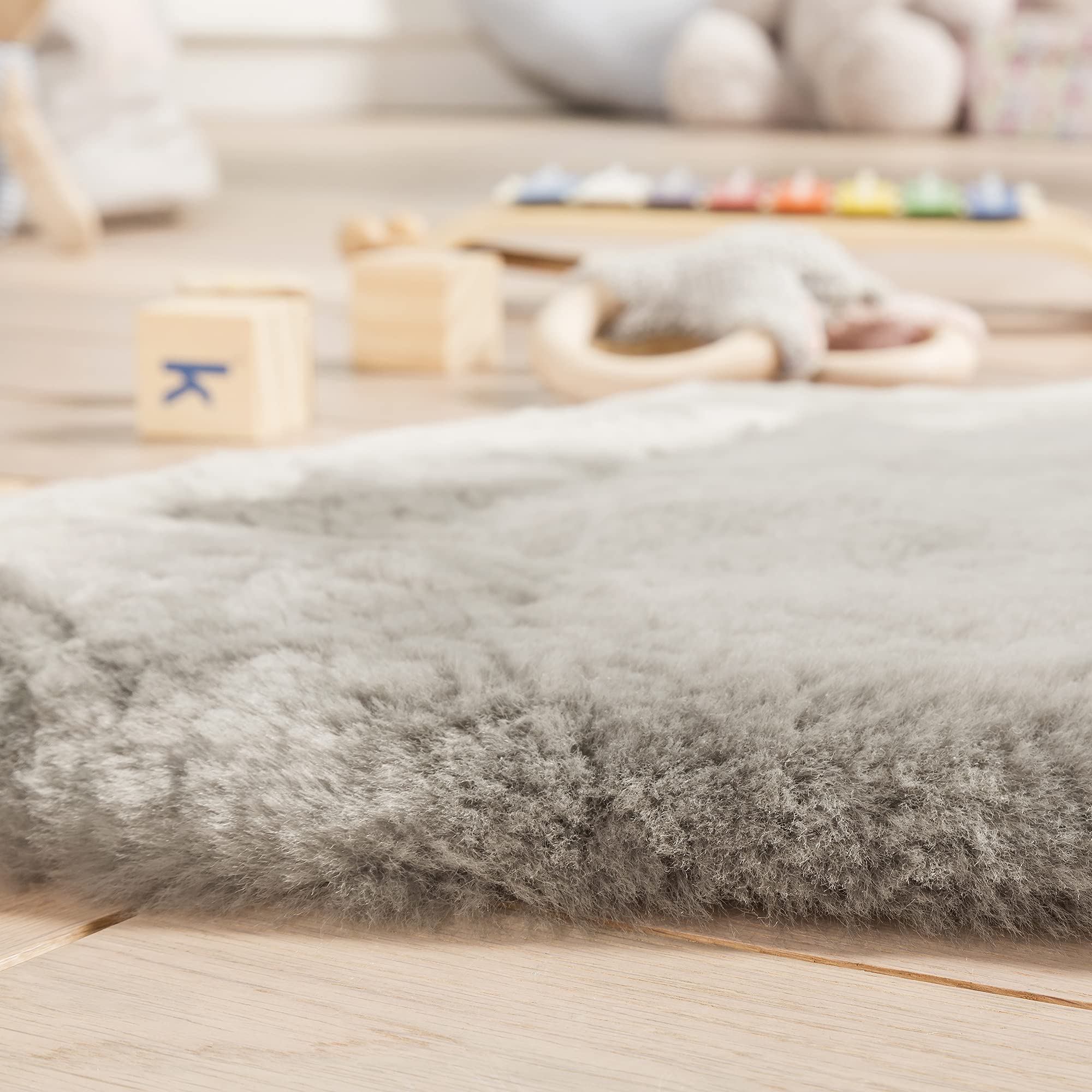 Ibena Parkano Baby Lammfell grau – kuschelweiches Schaffell Naturfell groß 80-90 cm