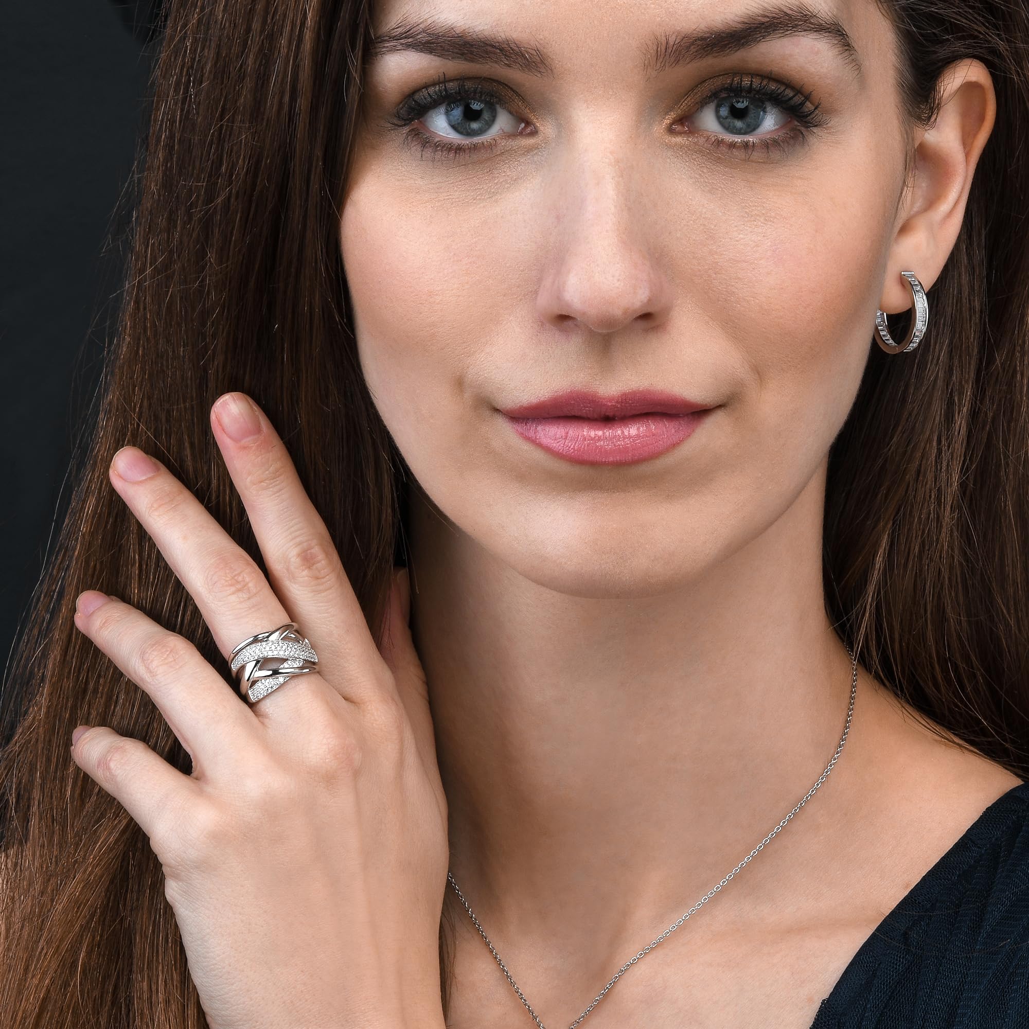 Diamond Treats Anello Donna in Argento 925 per Donna e Ragazza, Anello Fascia Intrecciato con Zirconi, Anello Argento 925 Donna con Confezione Regalo