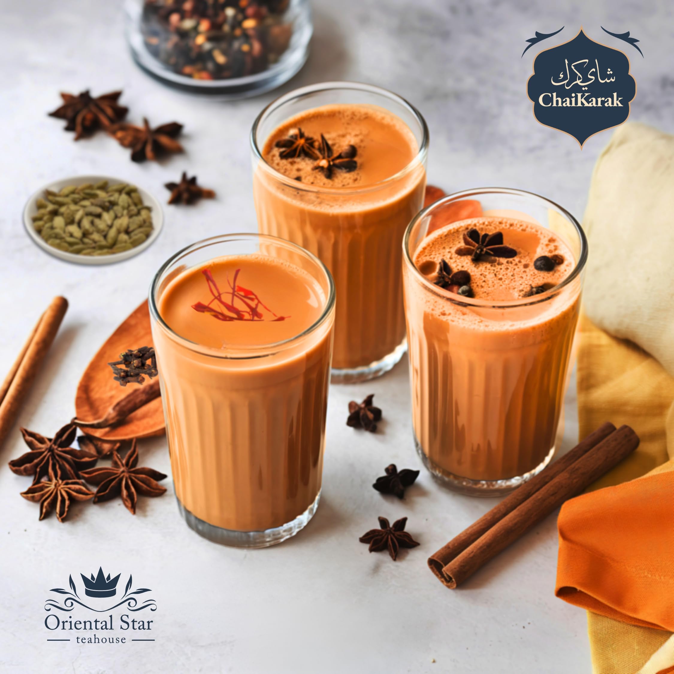 ChaiKarak® Thé – Thé Chai Instantané aux Épices Orientales, Safran, Cardamome, Cannelle, Clou de Girofle – Pot Verre Luxe avec 250g Poudre – Texture Crémeuse – jusqu’à 25 Portions – Idée Cadeau