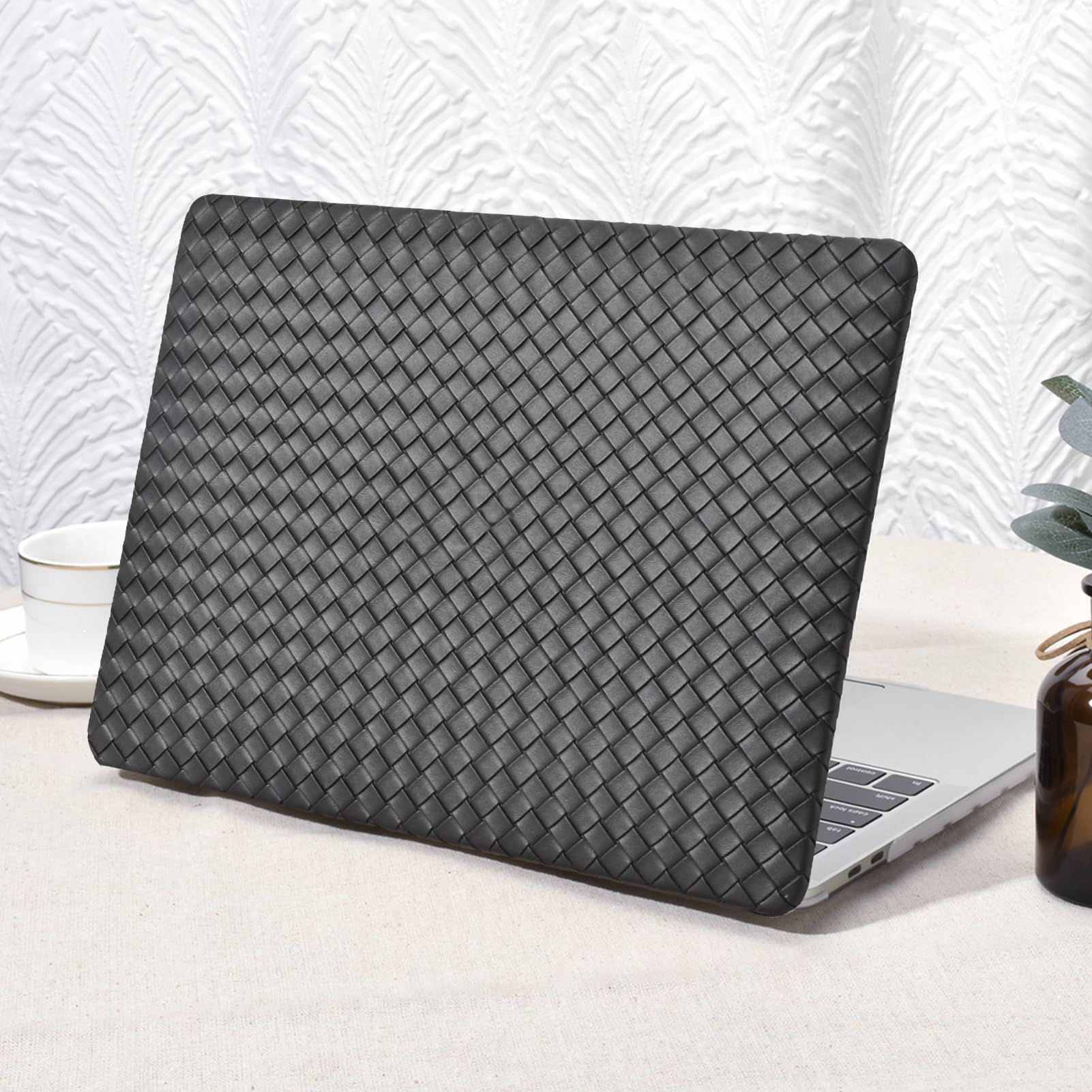 Seorsok Compatible with MacBook Pro 13 inch Case M2 2023-2021-2016 A2338 M1 A2251 A2289 A2159 A1989 A1708 A1706,Leather Plastic Hard Shell&Transparent Keyboard Cover,Black Tartan PVC No Logo Cutout