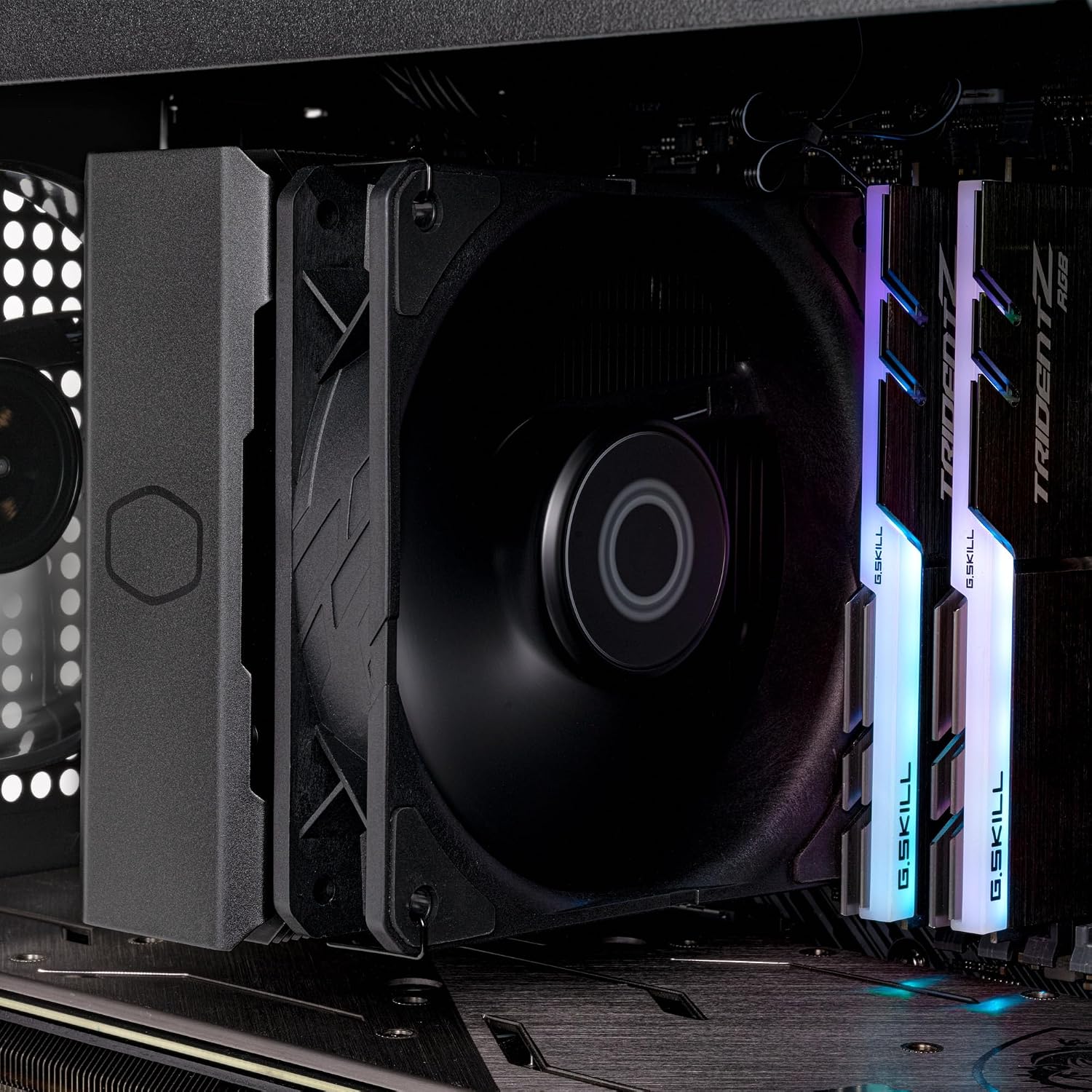 Cooler Master Hyper 212 Black Disipador de CPU – Acabado Aluminio, 4 Tubos de Calor de Contacto Directo Continuo Compacto, Ventilador SickleFlow 120 Edge, Soporte LGA1700 y AM5 – Negro 12