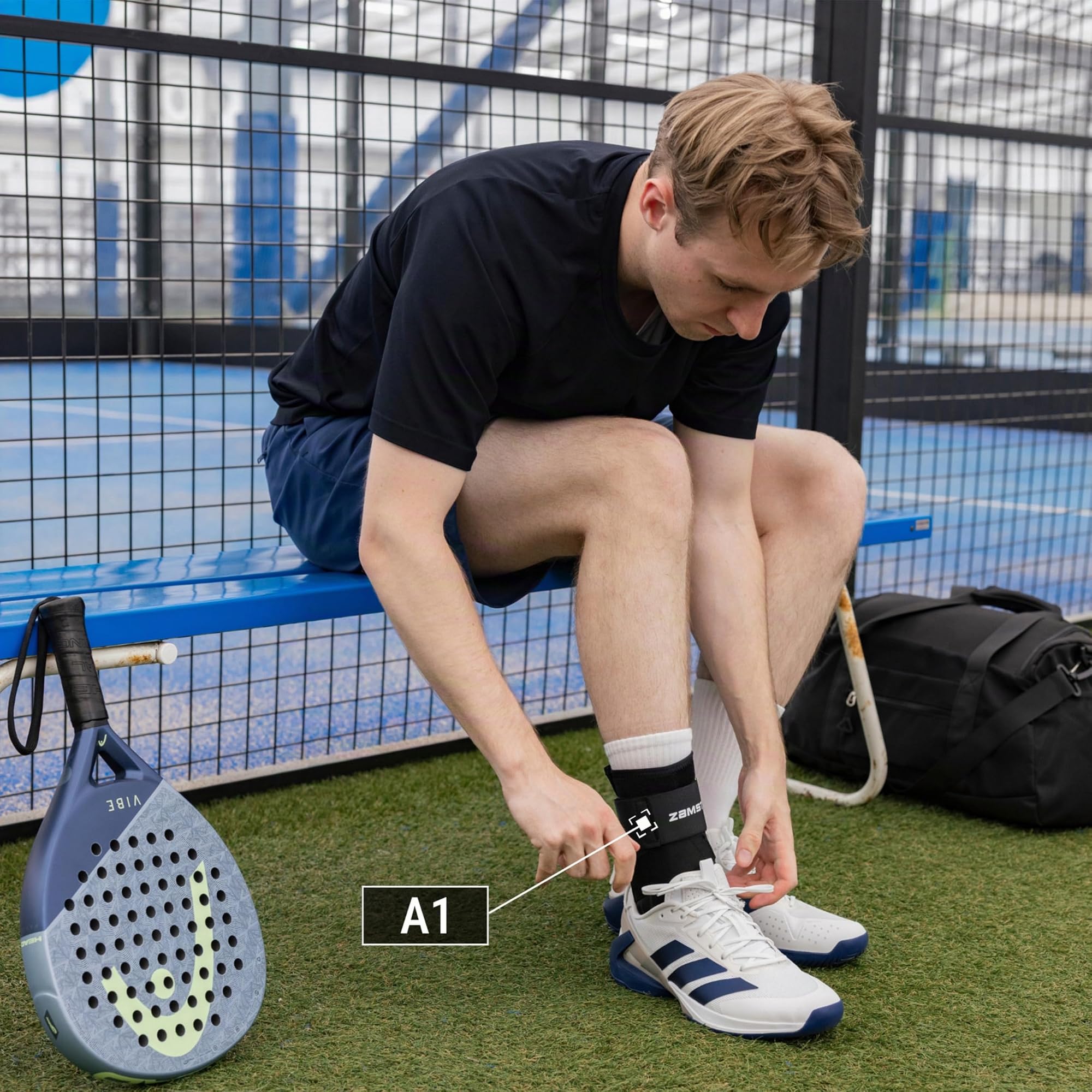 Zamst A1 Tobillera Deportiva - Soporte de Tobillo Deportivo Transpirable para Hombres y Mujeres con Correas Ajustables de Tres Vías para Esguince de Tobillo Lateral Moderado - Derecha, L