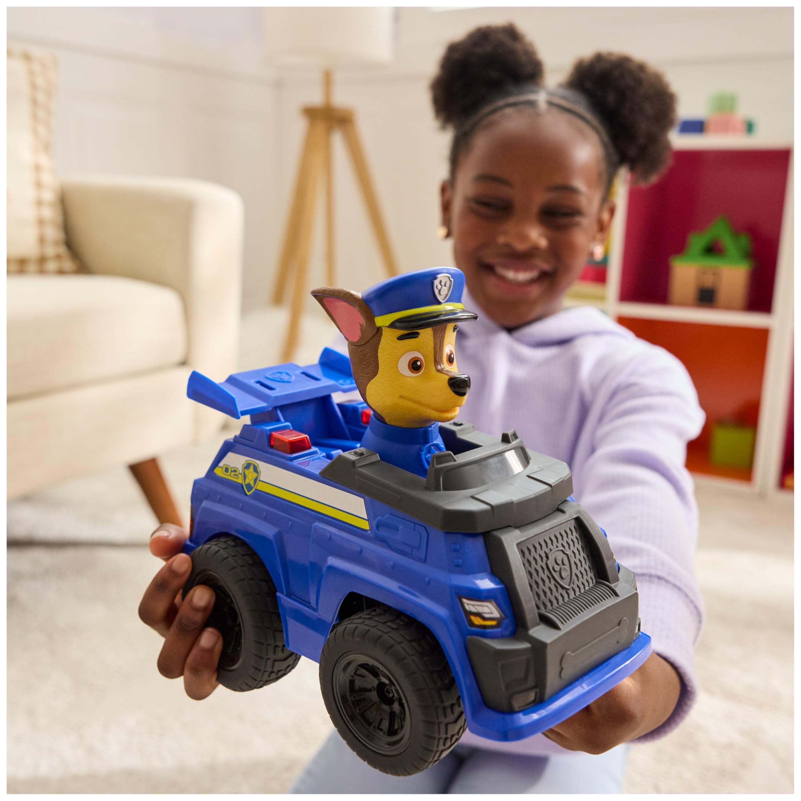 PAW Patrol Chase RC Action Cruiser, zdalnie sterowany samochód ze światłami LED i kontrolerem Easy-Steer, zabawki dla dzieci dla chłopców i dziewcząt w wieku 3 lat i starsze | Łatwy pilot - Efekty świetlne - Naprawiona figurka Chase - Samochód dziecięcy 2