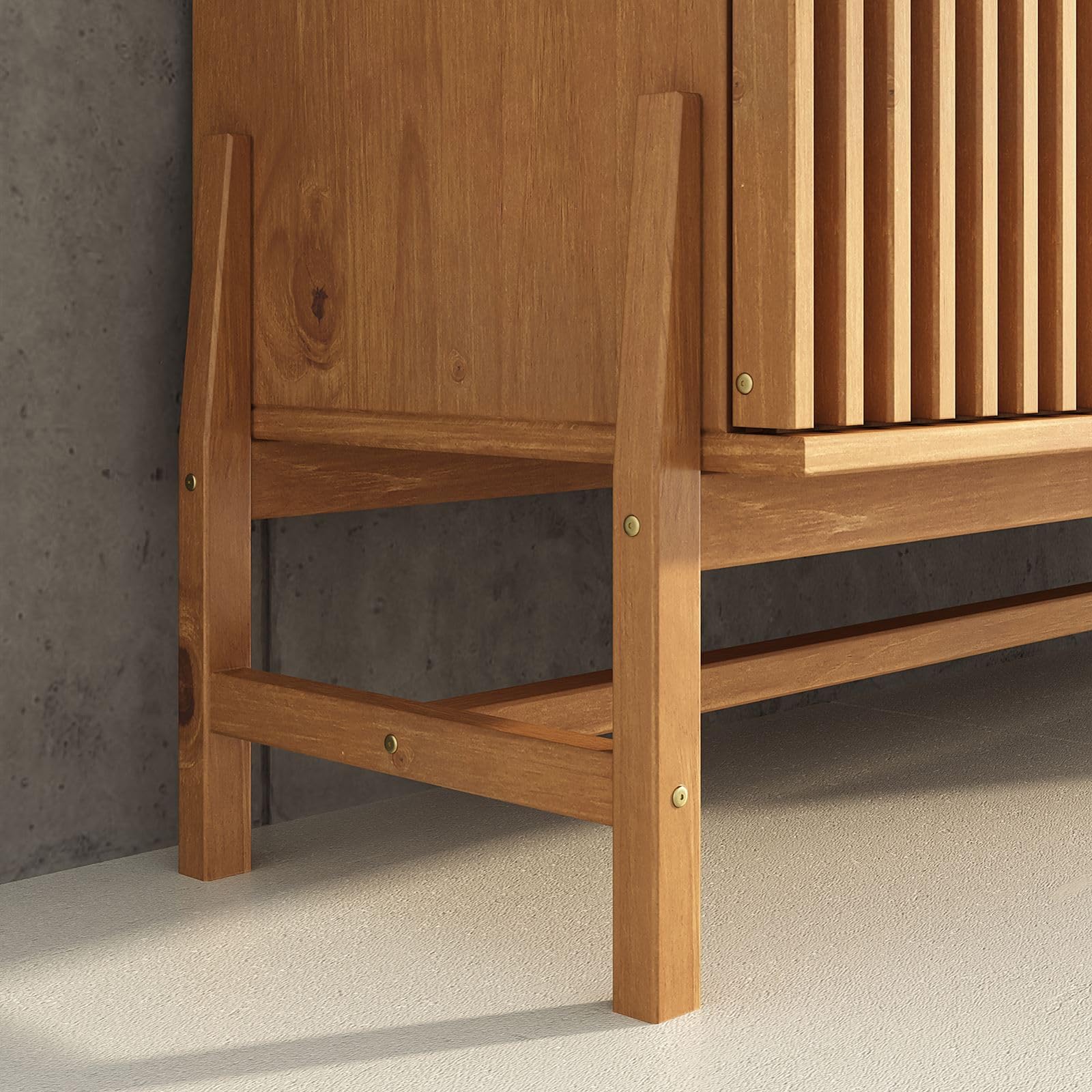 IDIMEX Lowboard Adamo 180 cm aus Massivholz, Eiche Finish - TV Kommode mit Lamellenschiebetüren, TV Lowboard für Wohnzimmer, Sideboard mit 2 Schubladen, Wohnzimmer TV Schrank