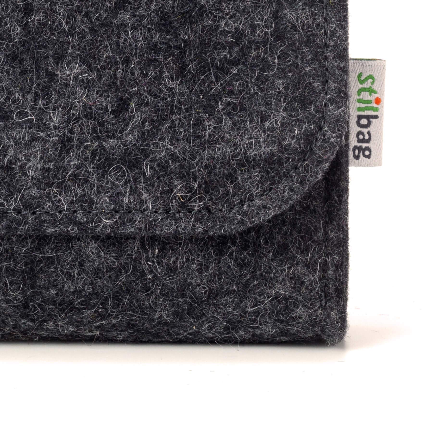 Stilbag Tasche für Elektronik Zubehör aus Wollfilz anthrazit, Knopf apfelgrün