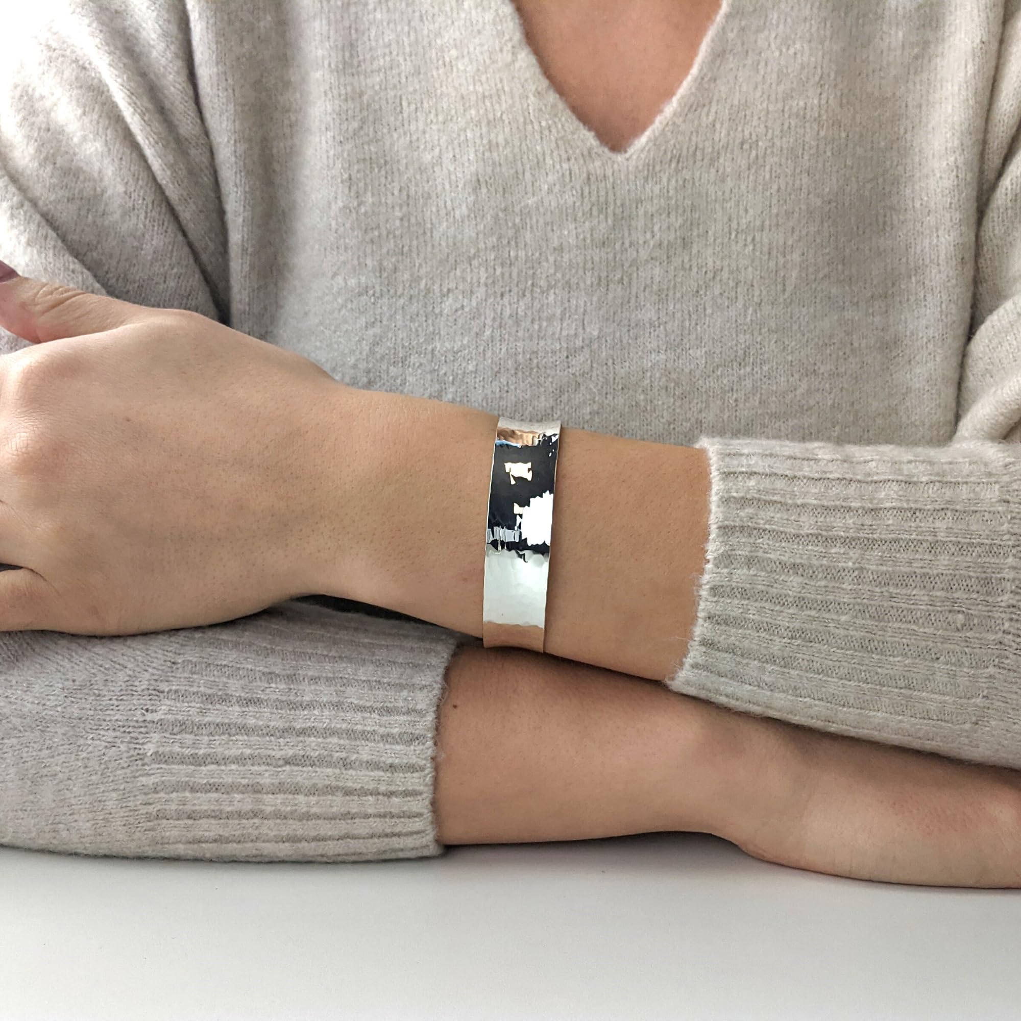 Silverly Brazalete Cóncavo Plata Esterlina Martillada | Brazaletes Plata Ajustables | Pulsera Puño Plano | Pulseras Anchas Plata Maciza 925 Mujer | Pulseras Minimalistas Modernas Plata de Ley Mujer