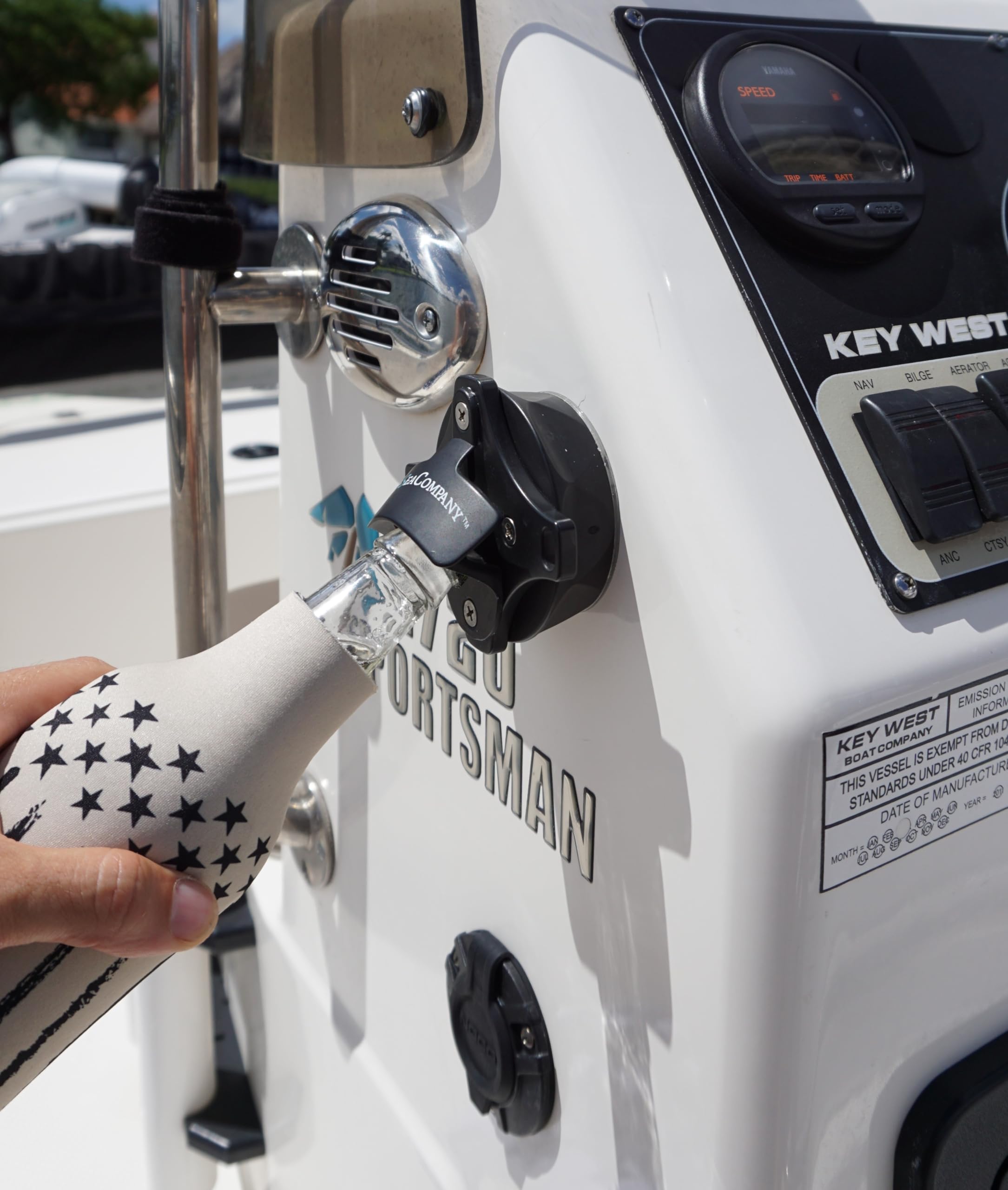 E-Sea Opener - Abridor de botellas montado con ventosa. Ideal para barcos, caravanas, coches, refrigeradores, portones traseros y mucho más