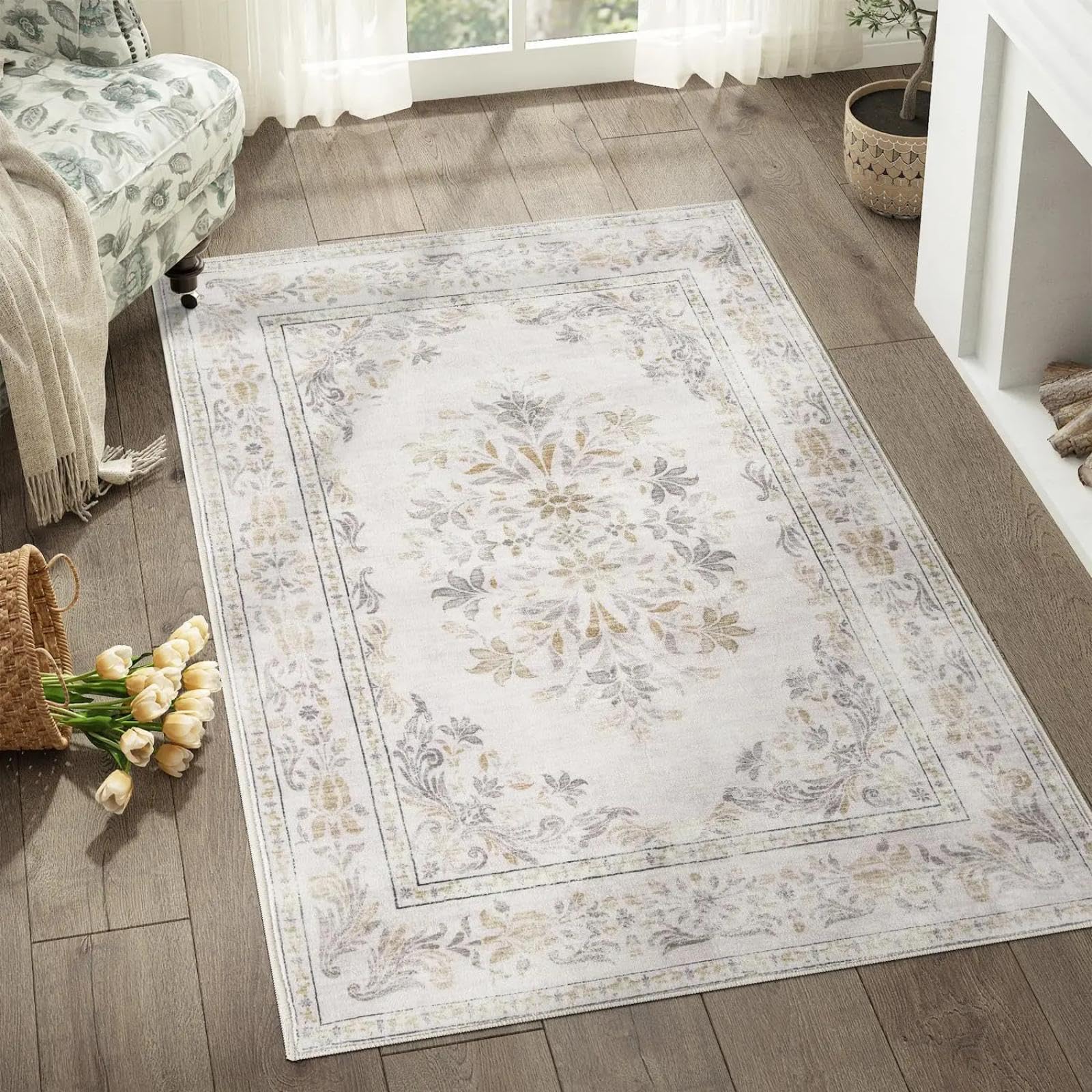Tapis de salon léger pour un intérieur fleuri et sans taches