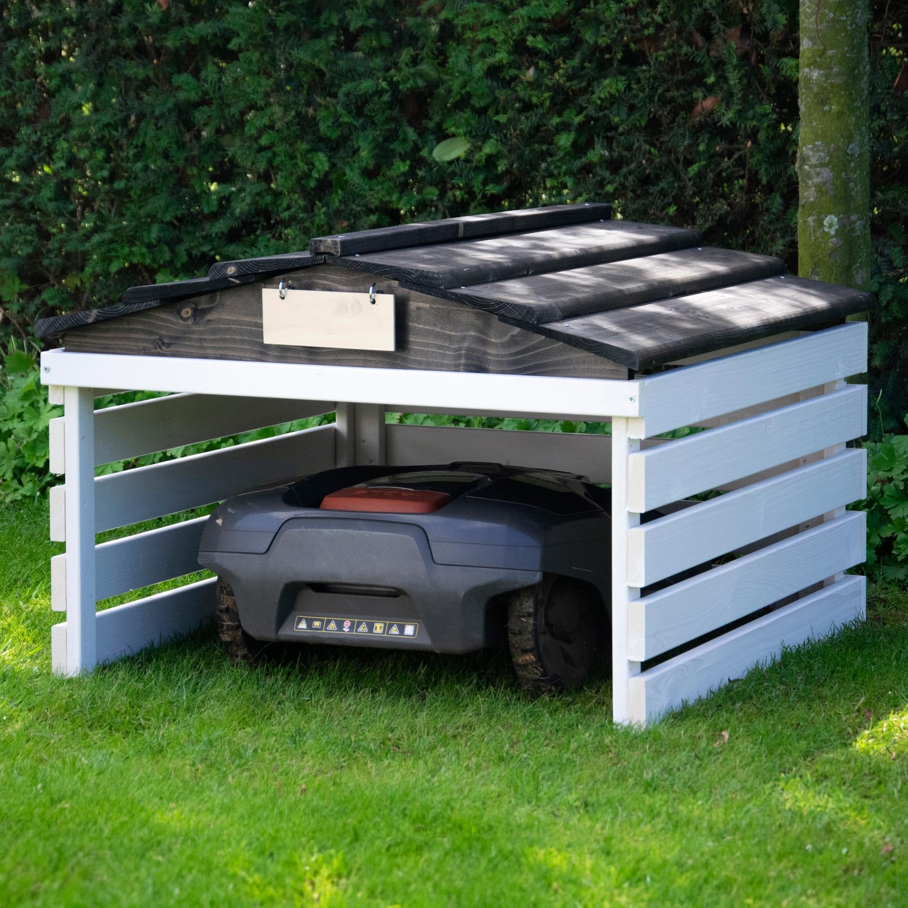 dobar® Garaje para Robot cortacésped de Madera con Techo extraíble, con Escudo Personalizable, 78,5 x 74 x 52,5 cm, Color Blanco y Negro