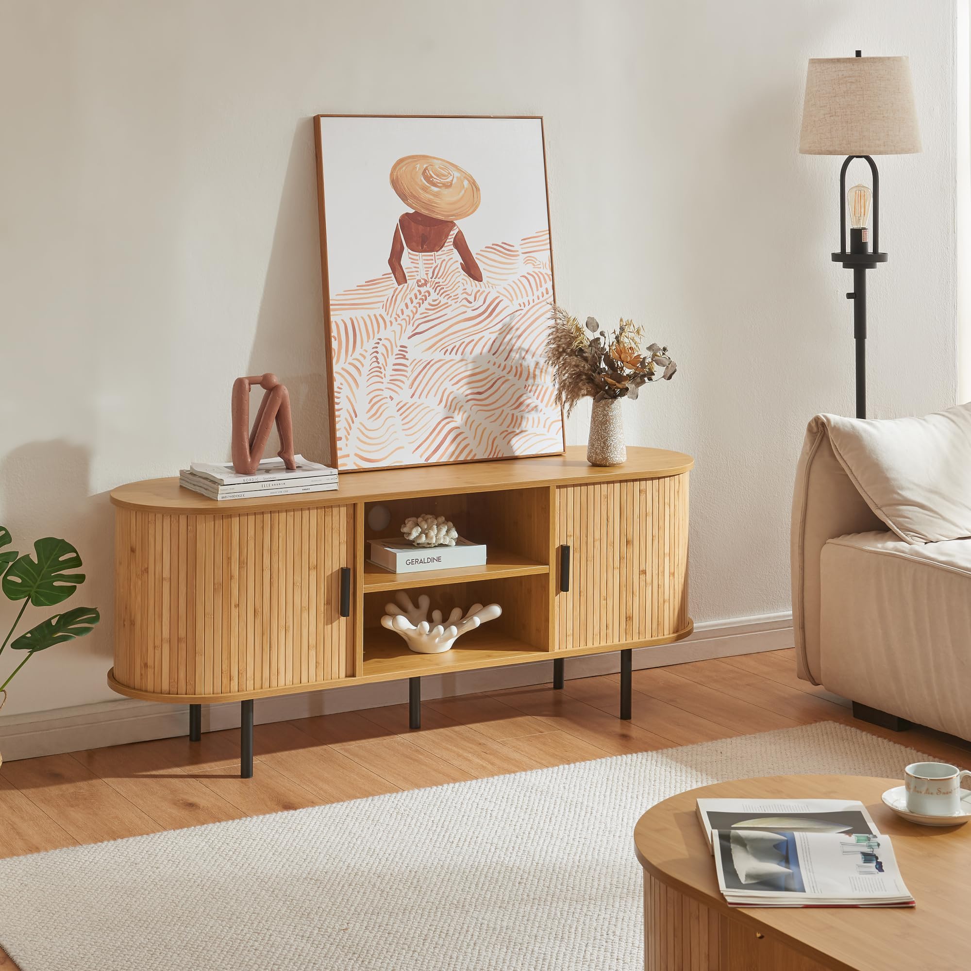 [en.casa] Mobile Porta TV con Scomparti Aperti Chiusi 2 Ante Scorrevoli in Bambù Mobile Basso con Fori Passacavi Stand TV Centri Multimediali 140x40x55 cm - Color Naturale
