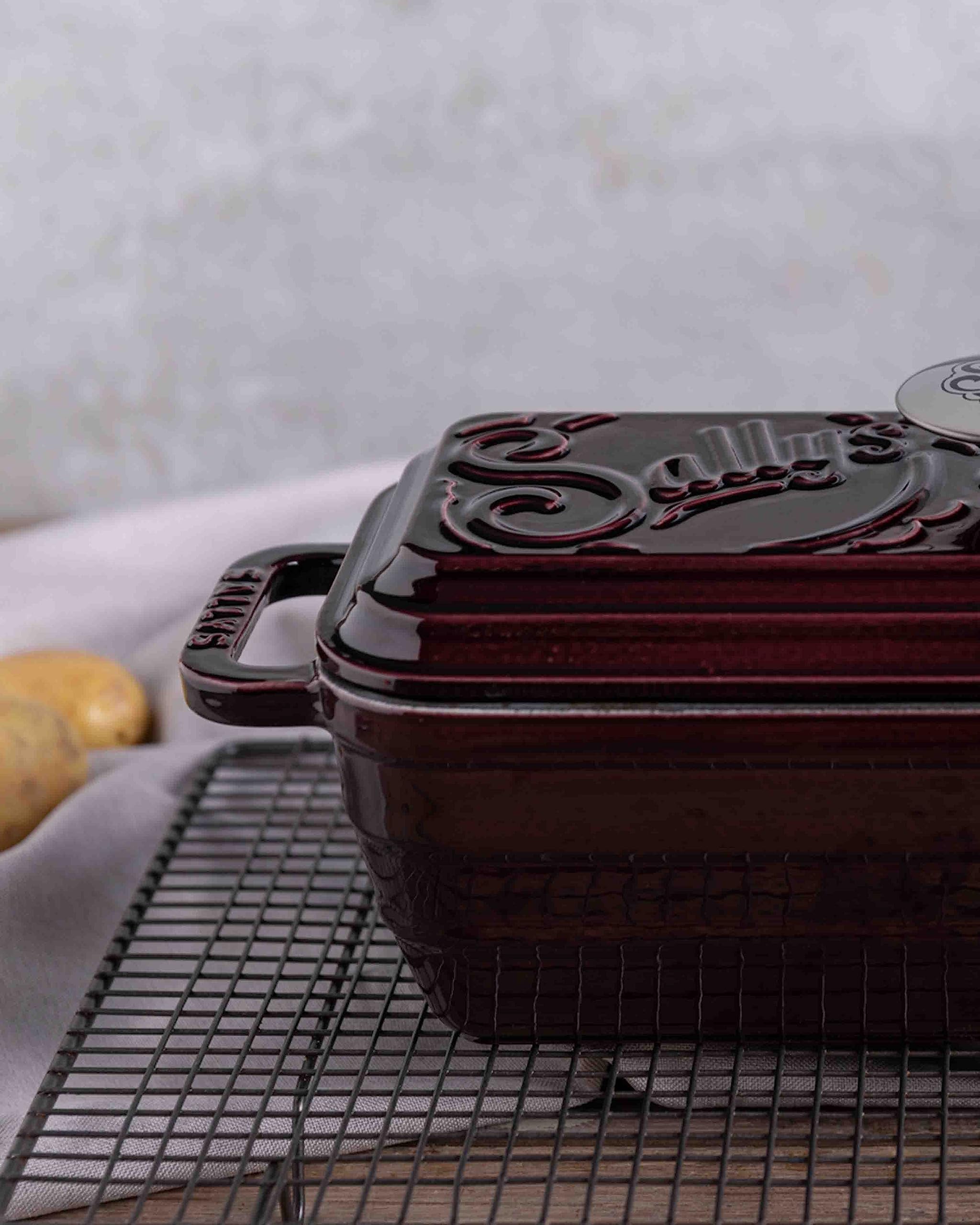 Sallys Gusseisen Brot- Backform Baba (Plum Purple Majolika)
