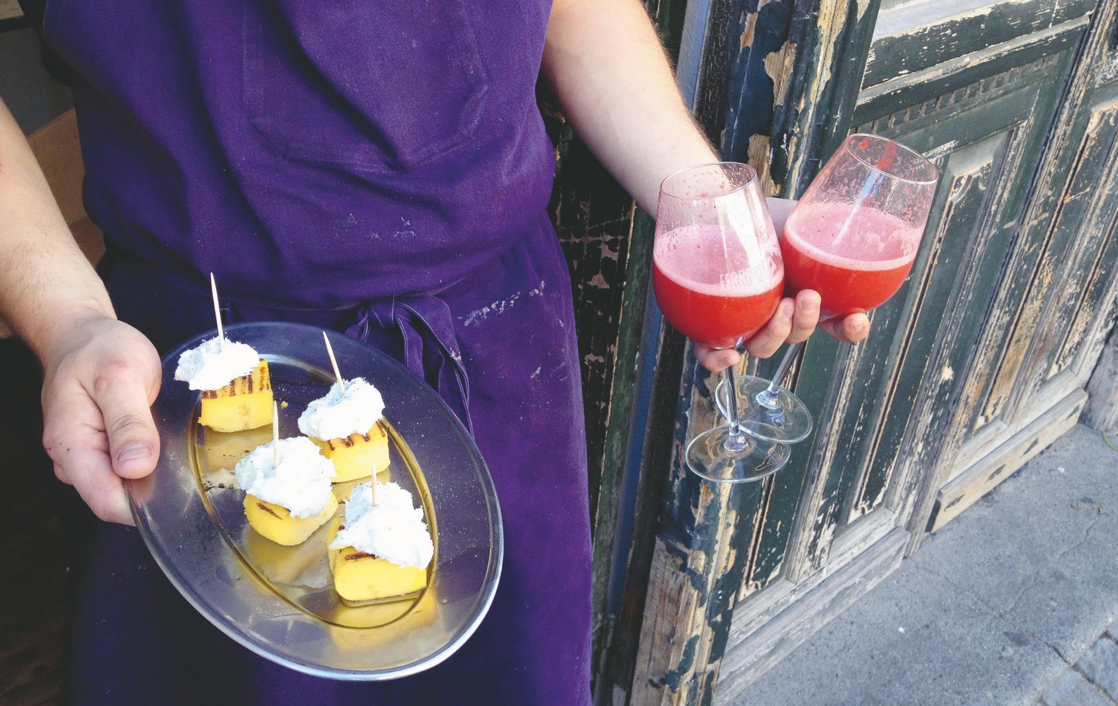 A Tavola!: Unkomplizierte italienische Rezepte zum gemeinsam essen & authentisch genießen aus dem Kopenhagener Kultrestaurant Osteria 16