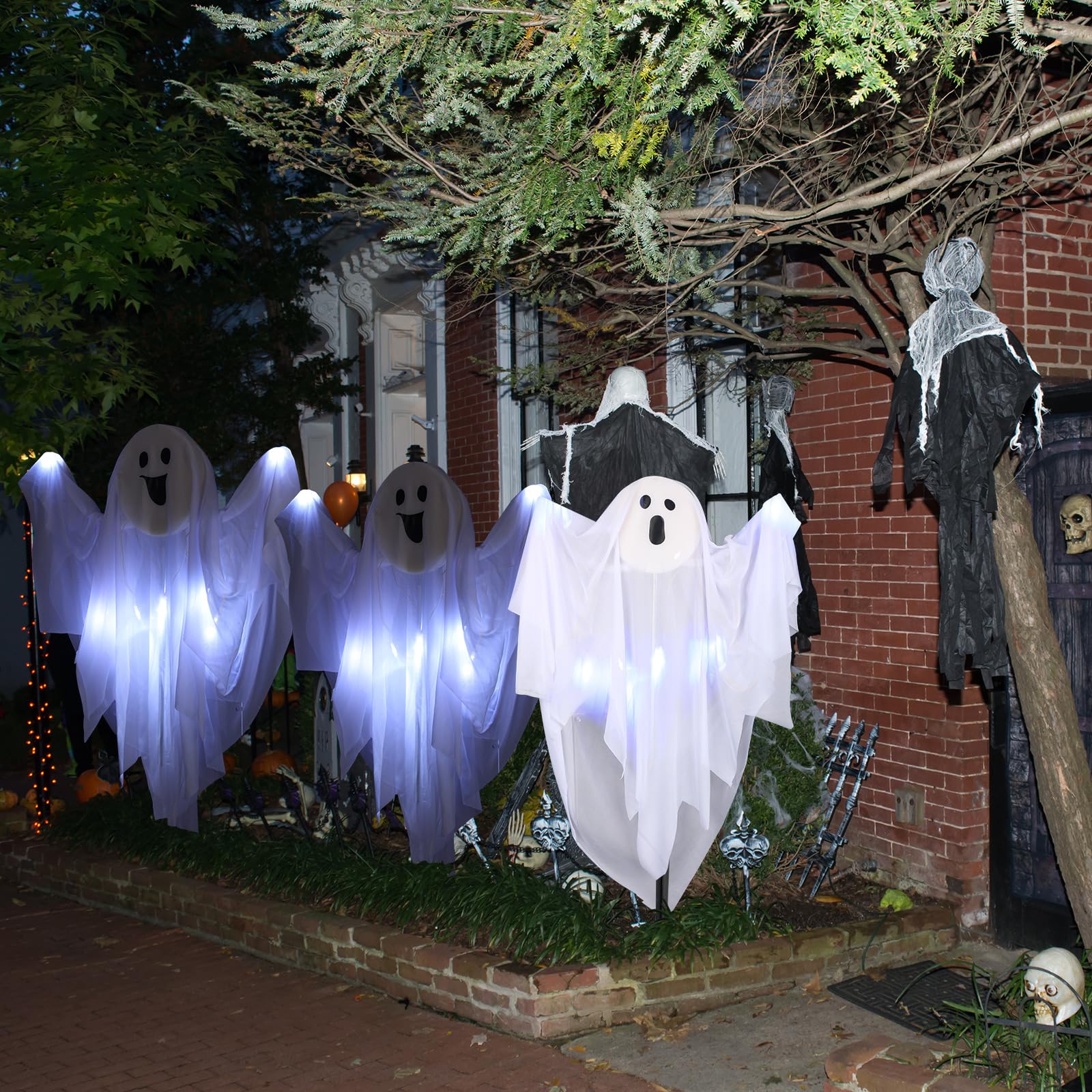 Photo 1 of (SET OF 1 OUT OF 2) Wettal 5 Pack 26 x 19.3 Inch Halloween Decorations Lighted White Ghost Stakes Cloth Ghost Lawn Decorations Light up Ghosts Halloween for Indoor Outdoor Haunted House Patio Party Graveyard Decorations