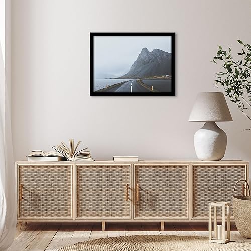 Vista 207 de Americanflat - Marco para póster de 71 x 74 cm con plexiglás pulido, portarretratos negro de madera industrializada, Epic Collection, marco ancho