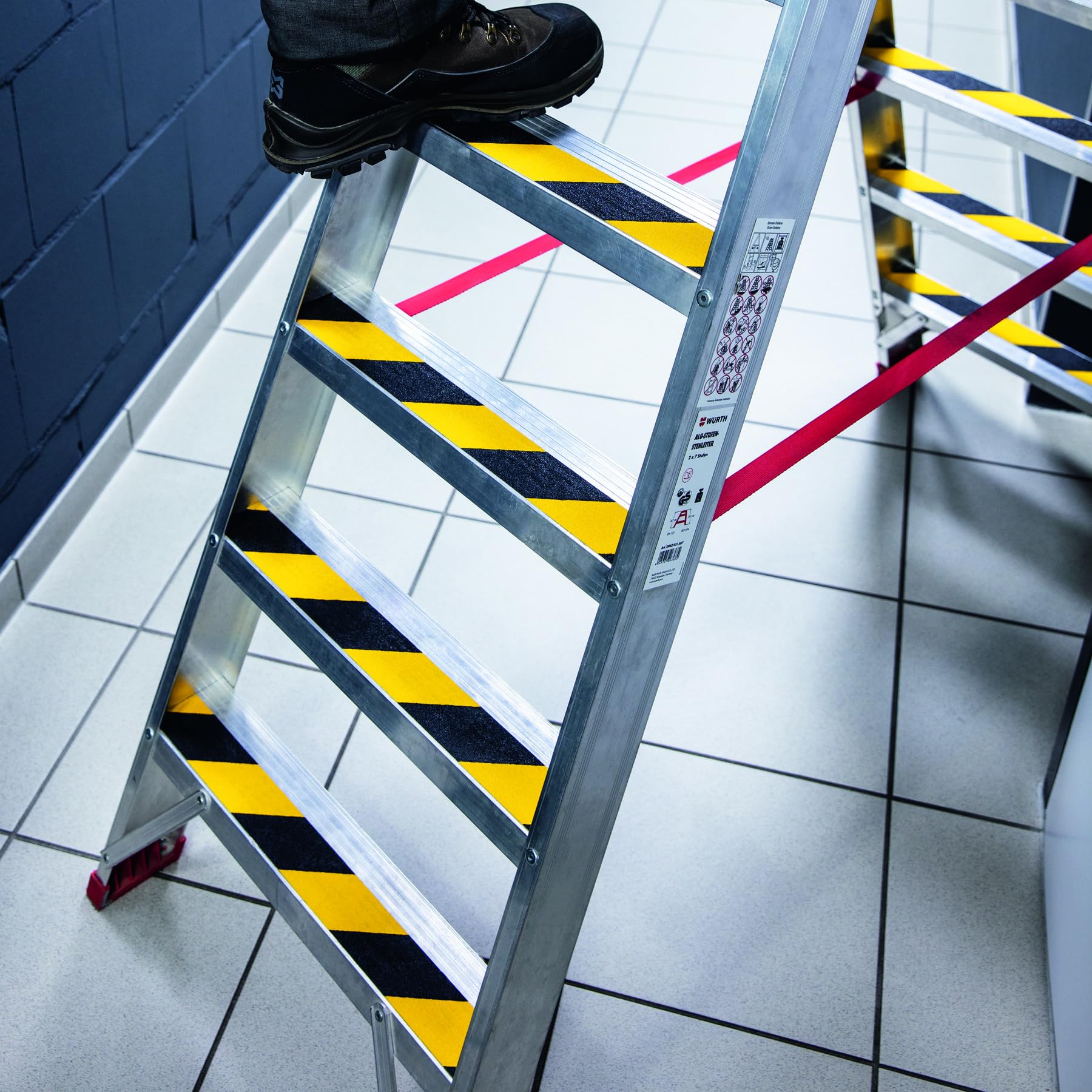 Durable Cinta antideslizante color DURALINE GRIP+, 50 mm x 15 m, para asegurar escaleras, rampas, amarillo/negro, 1097130 | Autoadhesivo de grano grueso R13 para escaleras y rampas, señalización de caminos, interior y exterior