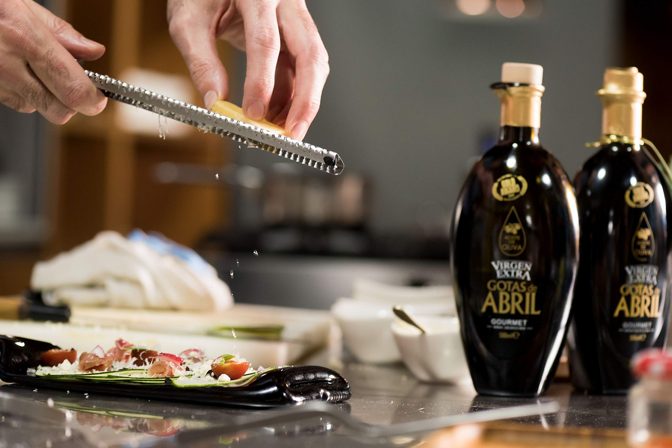 ABRIL - Gotas de Aceite de Oliva Virgen Extra Gourmet, Frutado de alta intensidad y fragancia, Toque amargo y un picante con intensidad media (500 ml - Caja de 6 botellas)