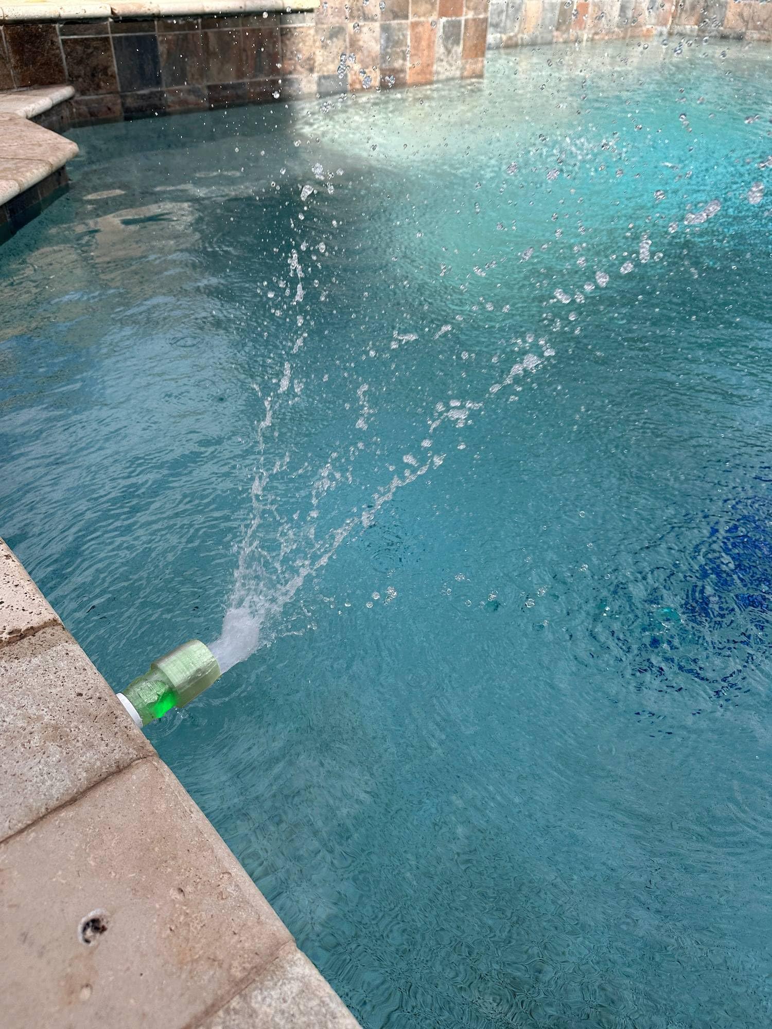 Aérateur de piscine FlowGlow refroidisseur d'eau contre la canicule avec LED verte