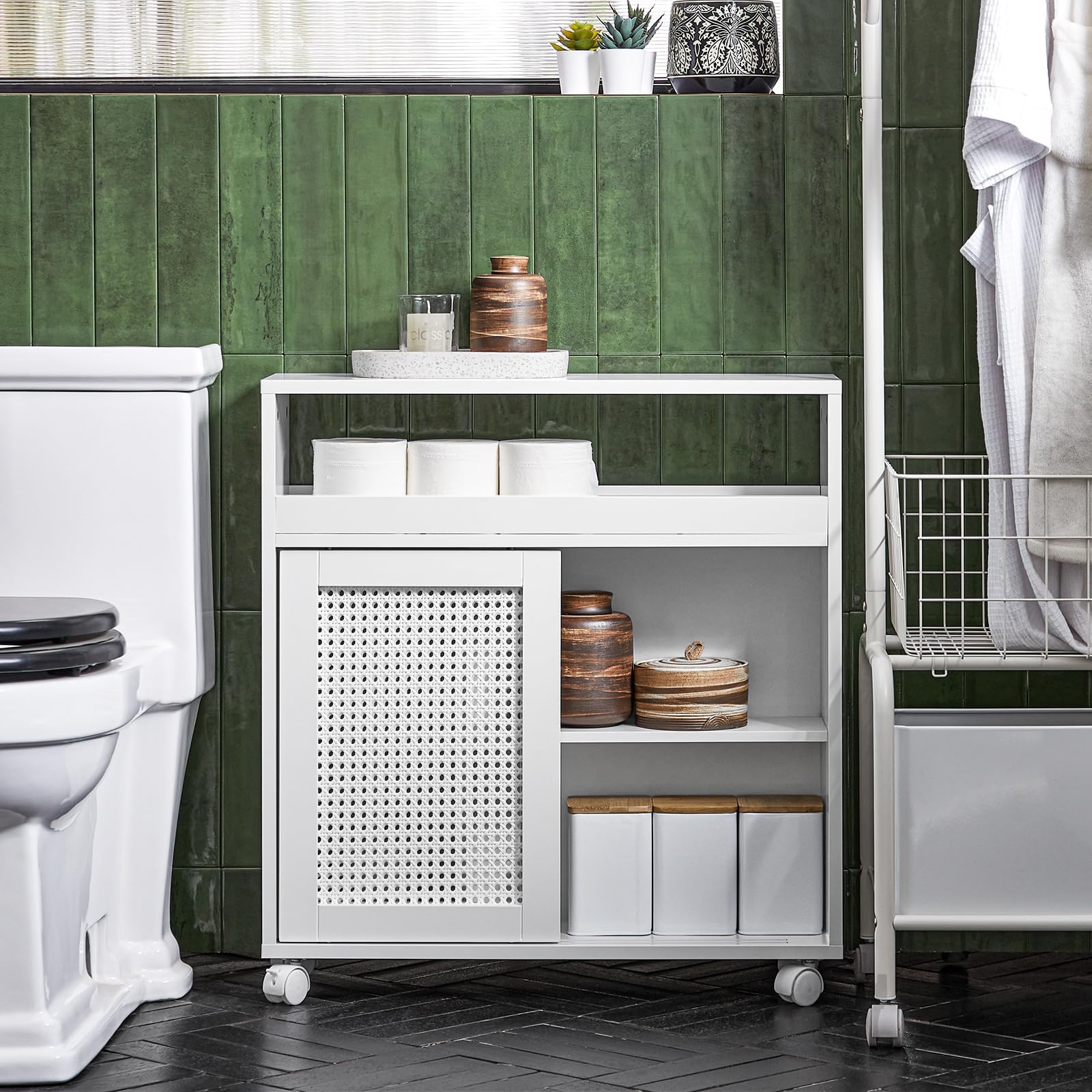 SoBuy schmaler Badezimmerschrank mit Rollen – Nischenschrank 20cm – Badschrank zur Aufbewahrung von Toilettenpapier – Badmöbel aus Holz mit höhenverstellbaren Einlegeböden, Weiß, 20x70x65cm, BZR119-W